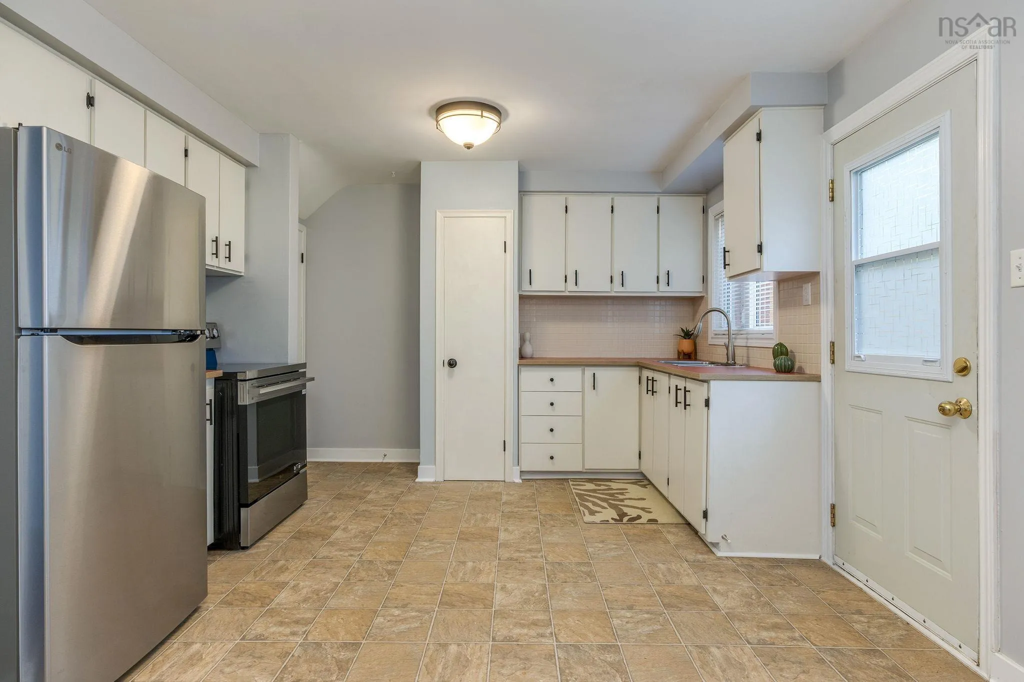 19-19 A Westwood Drive, Dartmouth, NS B2X 1Y3, ,Residential Income,For Sale,Westwood,202525666