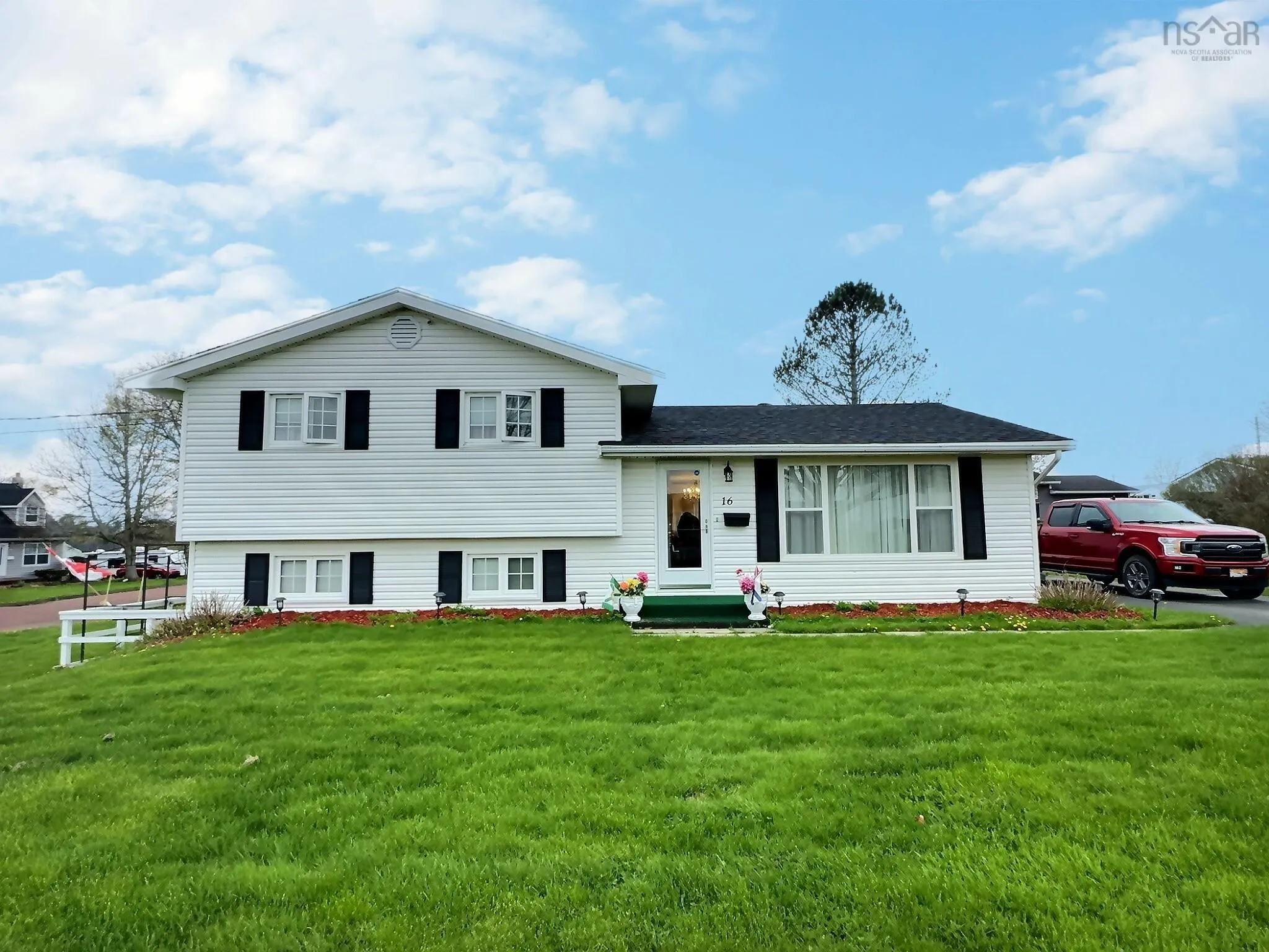 16 Thompson Drive, Bible Hill Ns B2n 5l6, 3 Bedrooms Bedrooms, ,2 BathroomsBathrooms,Residential,For Sale,Thompson,202510858