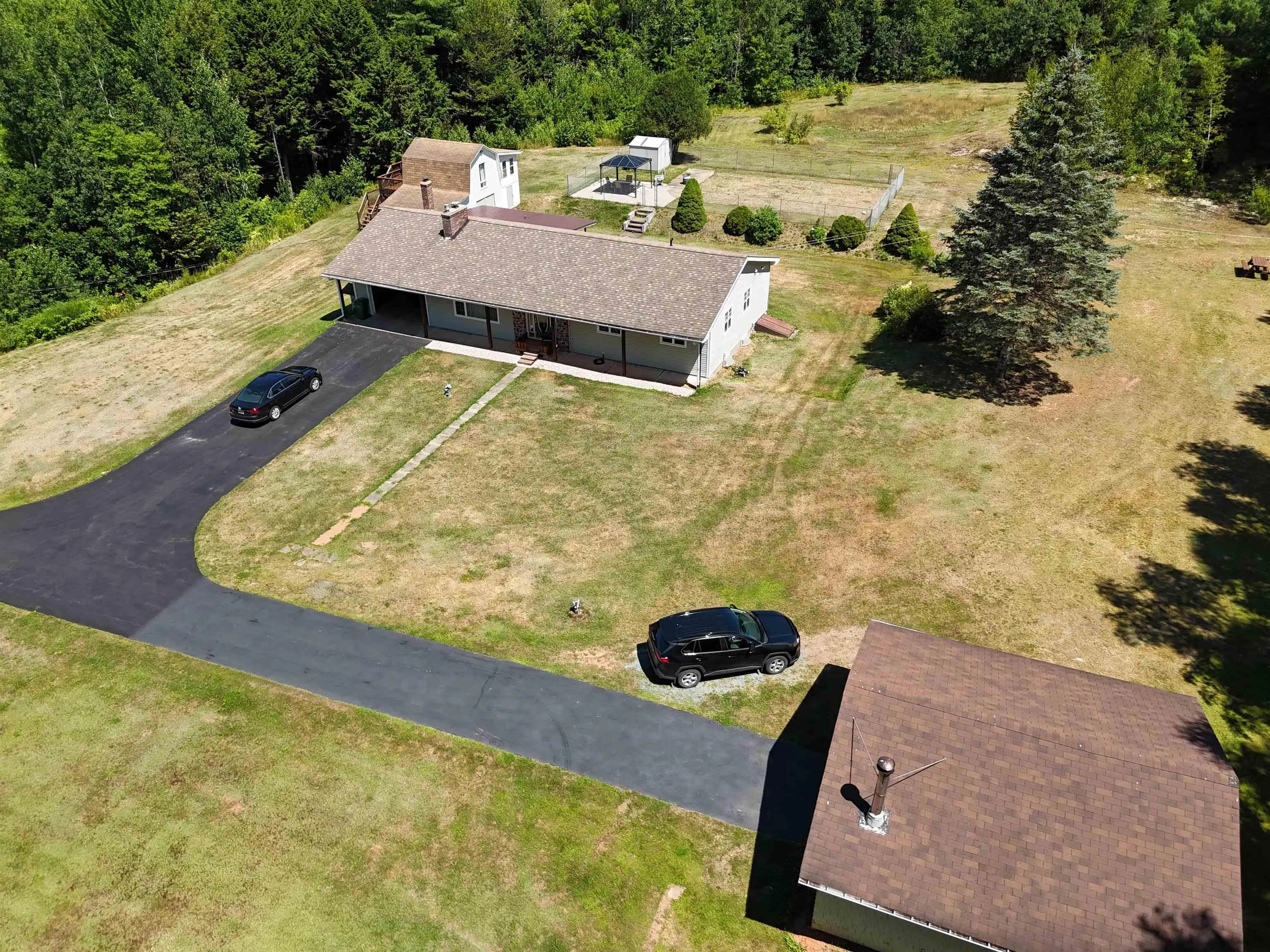 352 Lawrence Road, Rockland, NS B0P 1E0, 4 Bedrooms Bedrooms, ,3 BathroomsBathrooms,Residential,For Sale,Lawrence,202519698