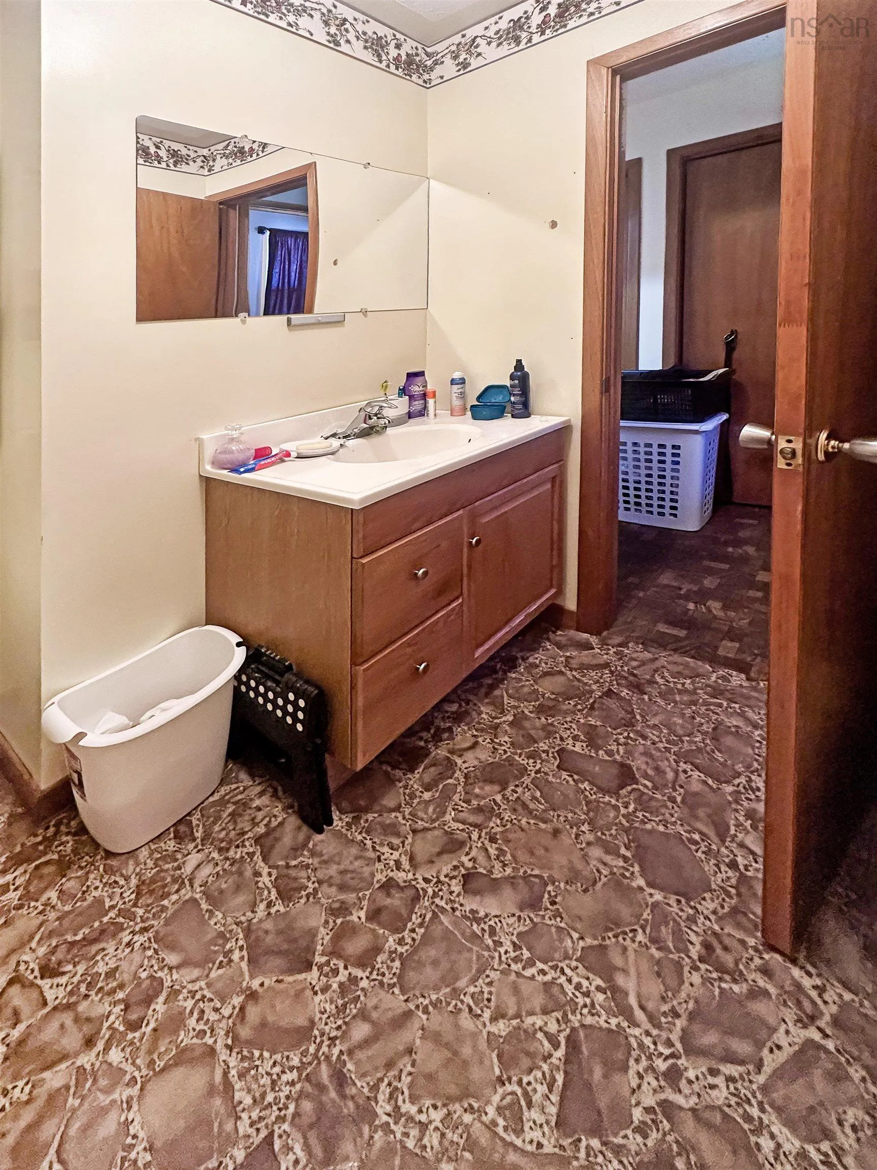 352 Lawrence Road, Rockland, NS B0P 1E0, 4 Bedrooms Bedrooms, ,3 BathroomsBathrooms,Residential,For Sale,Lawrence,202519698