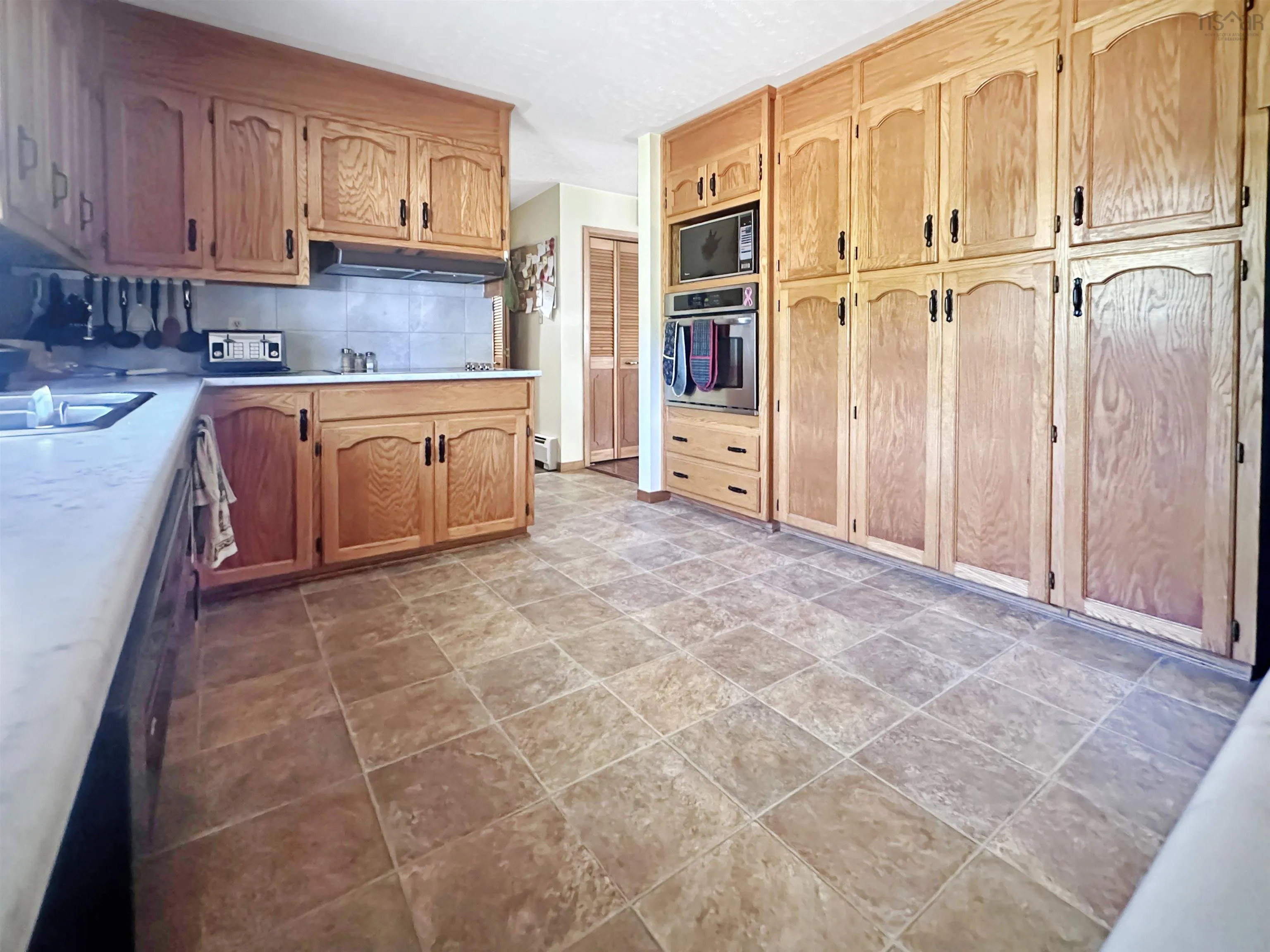 352 Lawrence Road, Rockland, NS B0P 1E0, 4 Bedrooms Bedrooms, ,3 BathroomsBathrooms,Residential,For Sale,Lawrence,202519698