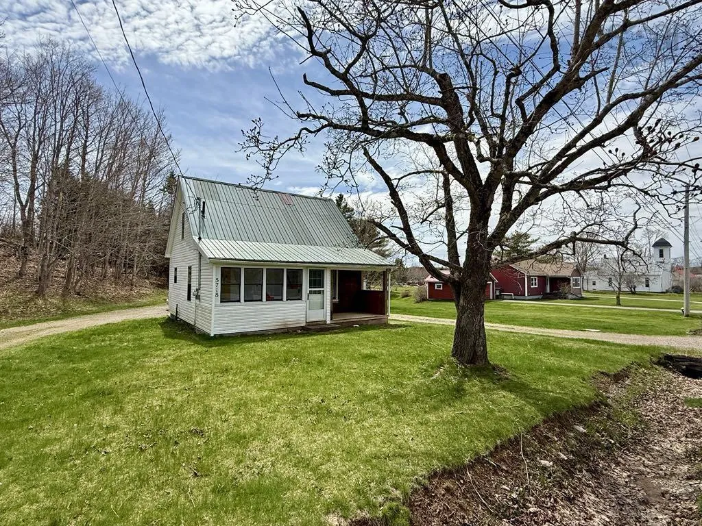 5718 Highway 2, Bass River, NS B0M 1B0, 2 Bedrooms Bedrooms, ,1 BathroomBathrooms,Residential,For Sale,Highway 2,202519670