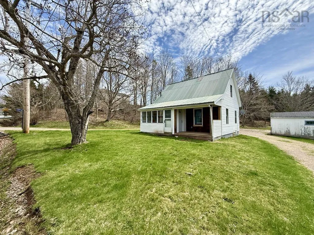 5718 Highway 2, Bass River, NS B0M 1B0, 2 Bedrooms Bedrooms, ,1 BathroomBathrooms,Residential,For Sale,Highway 2,202519670