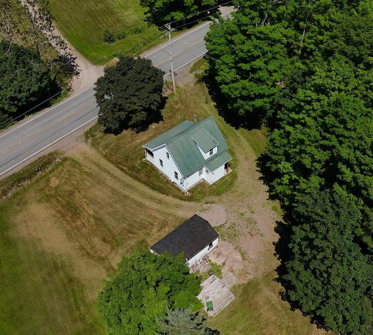 5718 Highway 2, Bass River, NS B0M 1B0, 2 Bedrooms Bedrooms, ,1 BathroomBathrooms,Residential,For Sale,Highway 2,202519670