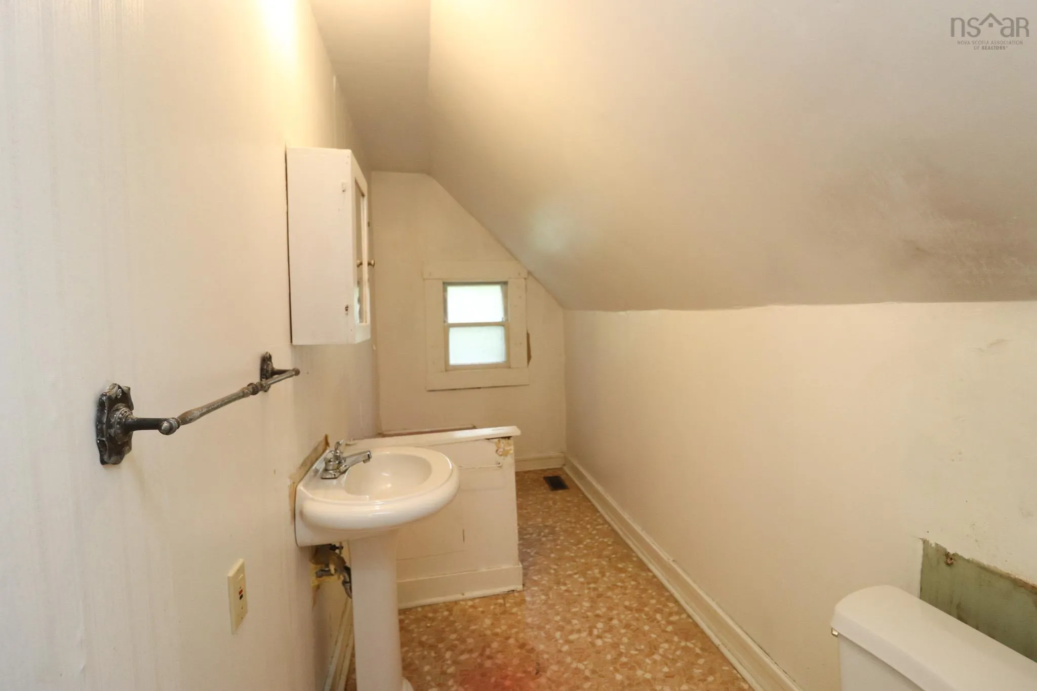 8 Lansdoon Place, Truro, NS B2N 2G1, 5 Bedrooms Bedrooms, ,3 BathroomsBathrooms,Residential,For Sale,Lansdoon,202522474