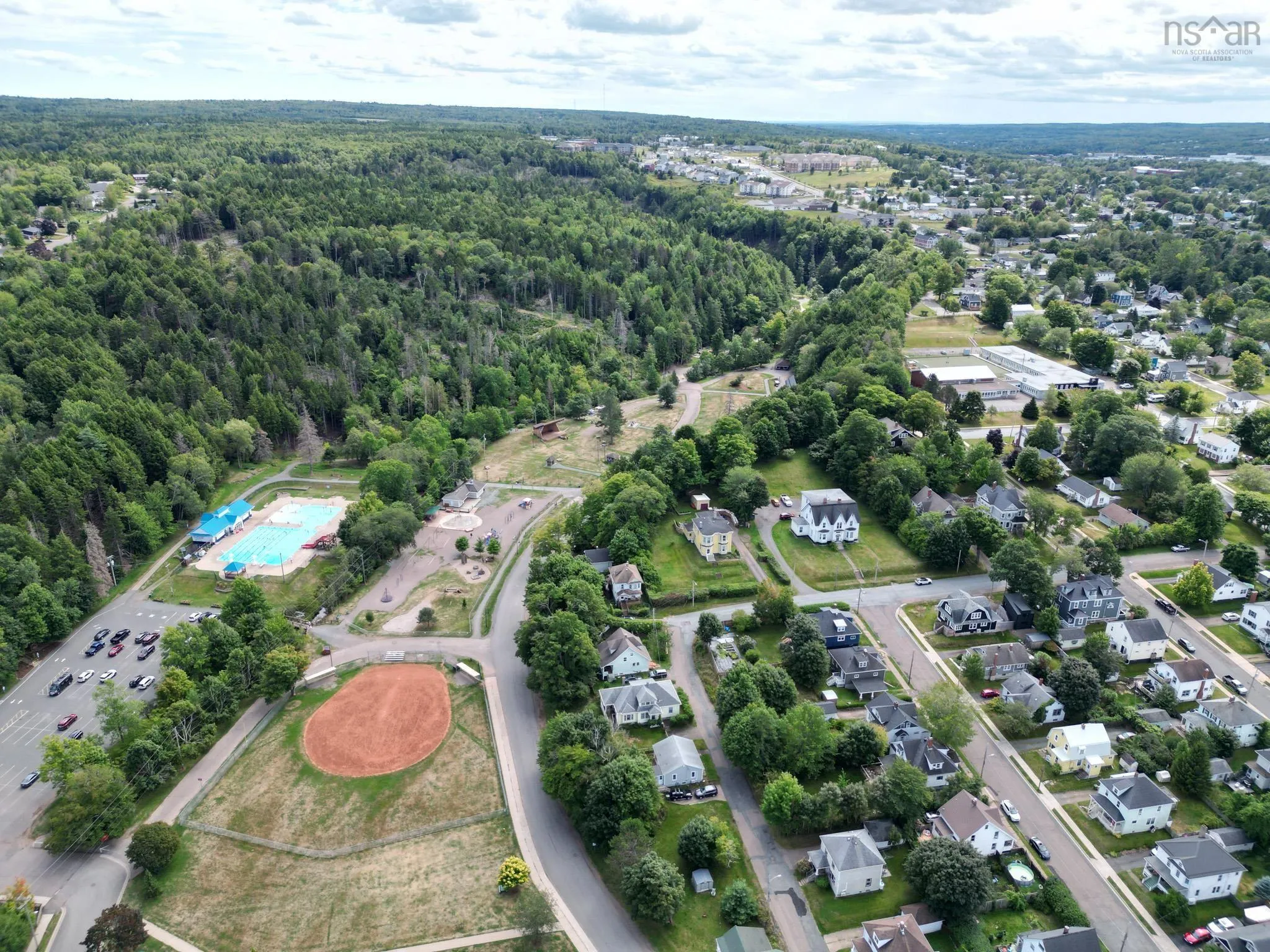 8 Lansdoon Place, Truro, NS B2N 2G1, 5 Bedrooms Bedrooms, ,3 BathroomsBathrooms,Residential,For Sale,Lansdoon,202522474