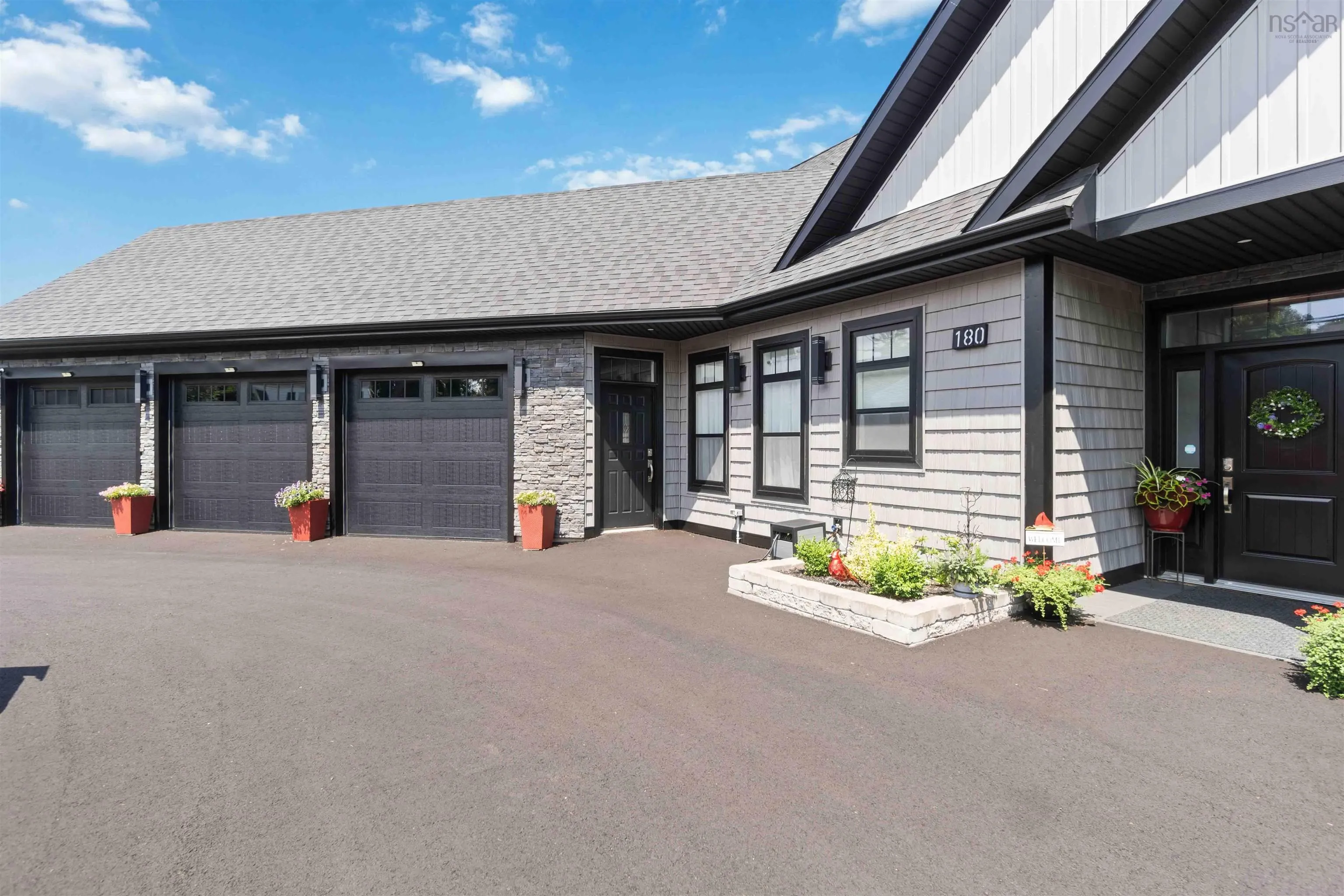 180 King Street, Digby, NS B0V 1A0, 3 Bedrooms Bedrooms, ,2 BathroomsBathrooms,Residential,For Sale,King,202520332