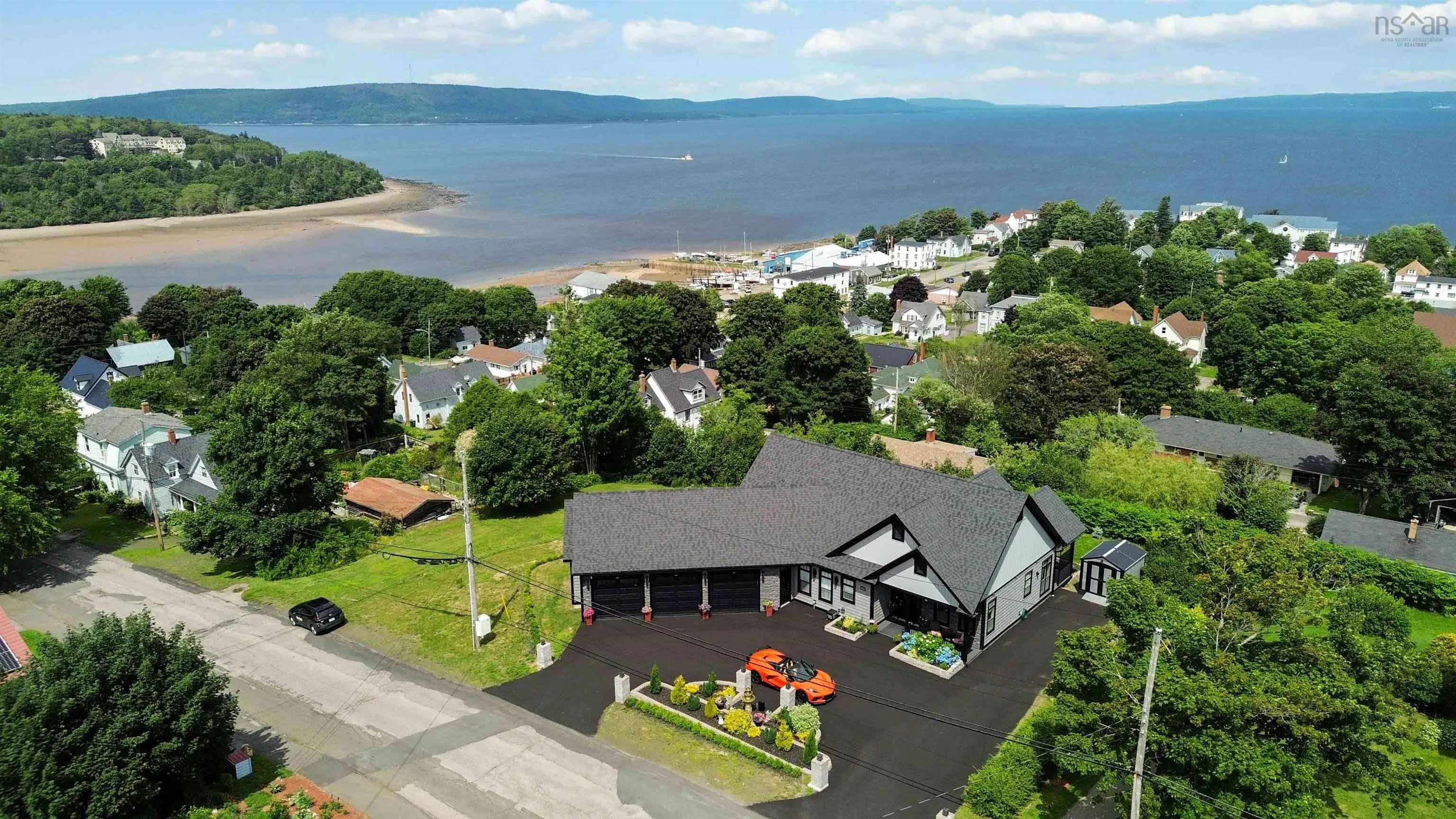 180 King Street, Digby, NS B0V 1A0, 3 Bedrooms Bedrooms, ,2 BathroomsBathrooms,Residential,For Sale,King,202520332