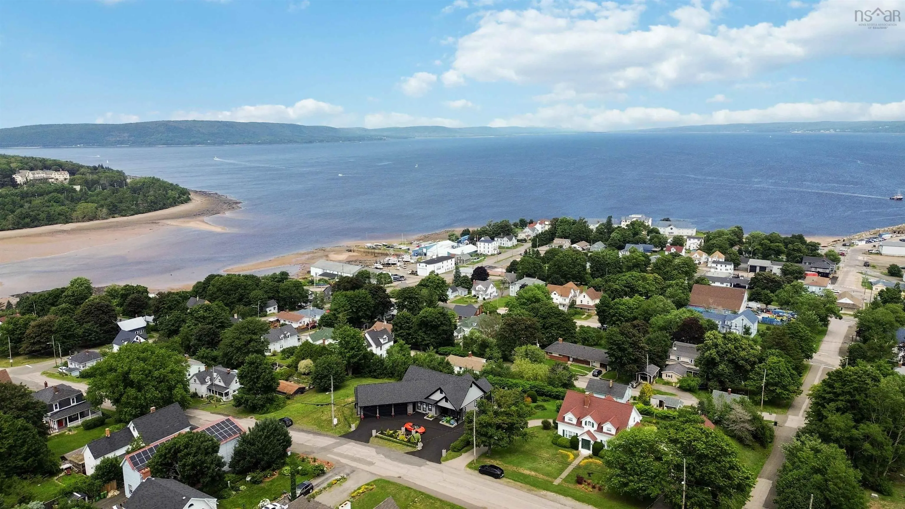 180 King Street, Digby, NS B0V 1A0, 3 Bedrooms Bedrooms, ,2 BathroomsBathrooms,Residential,For Sale,King,202520332