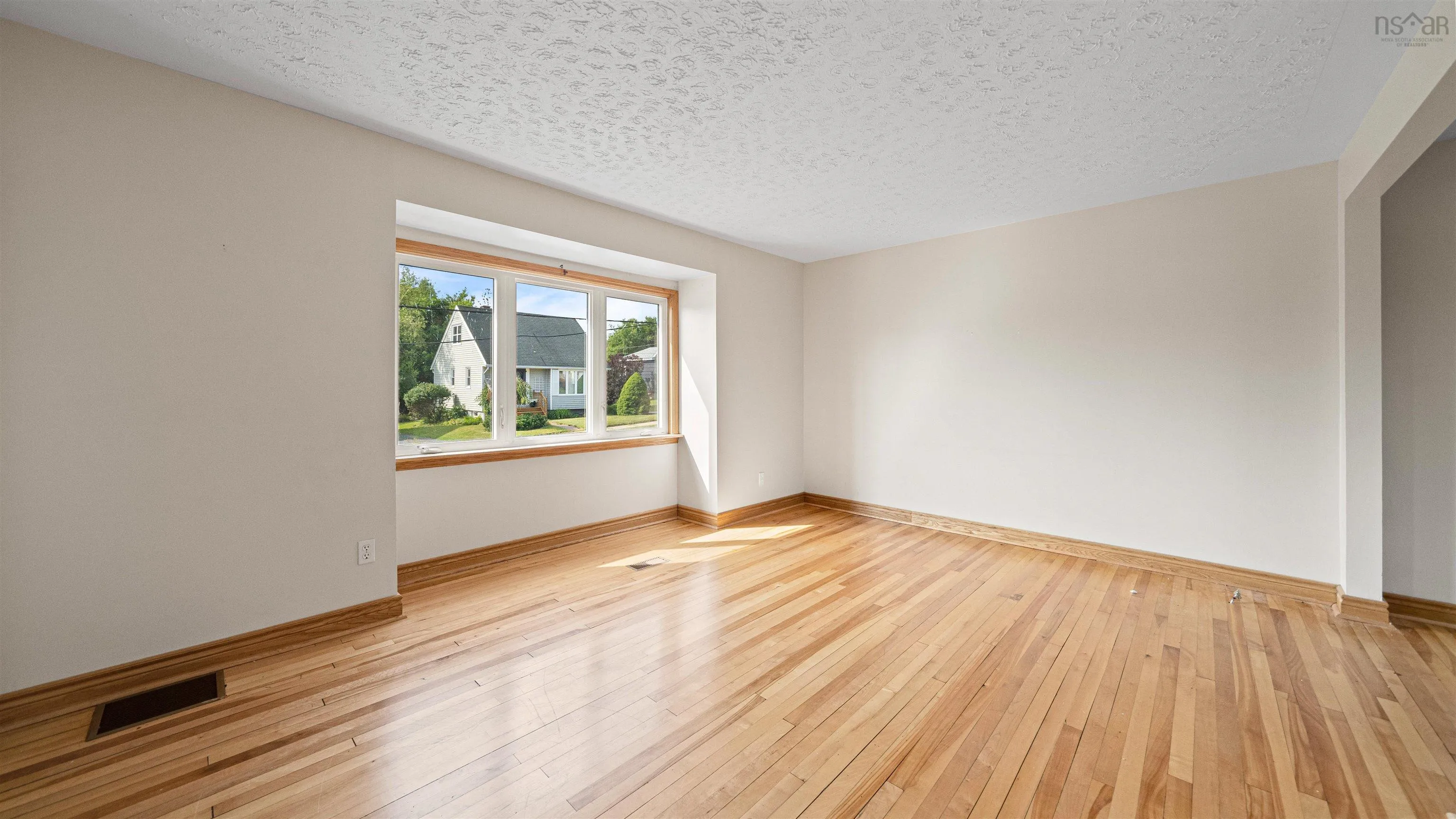 329 Victoria Avenue, New Glasgow, NS B2H 1W6, 2 Bedrooms Bedrooms, ,1 BathroomBathrooms,Residential,For Sale,Victoria,202519952
