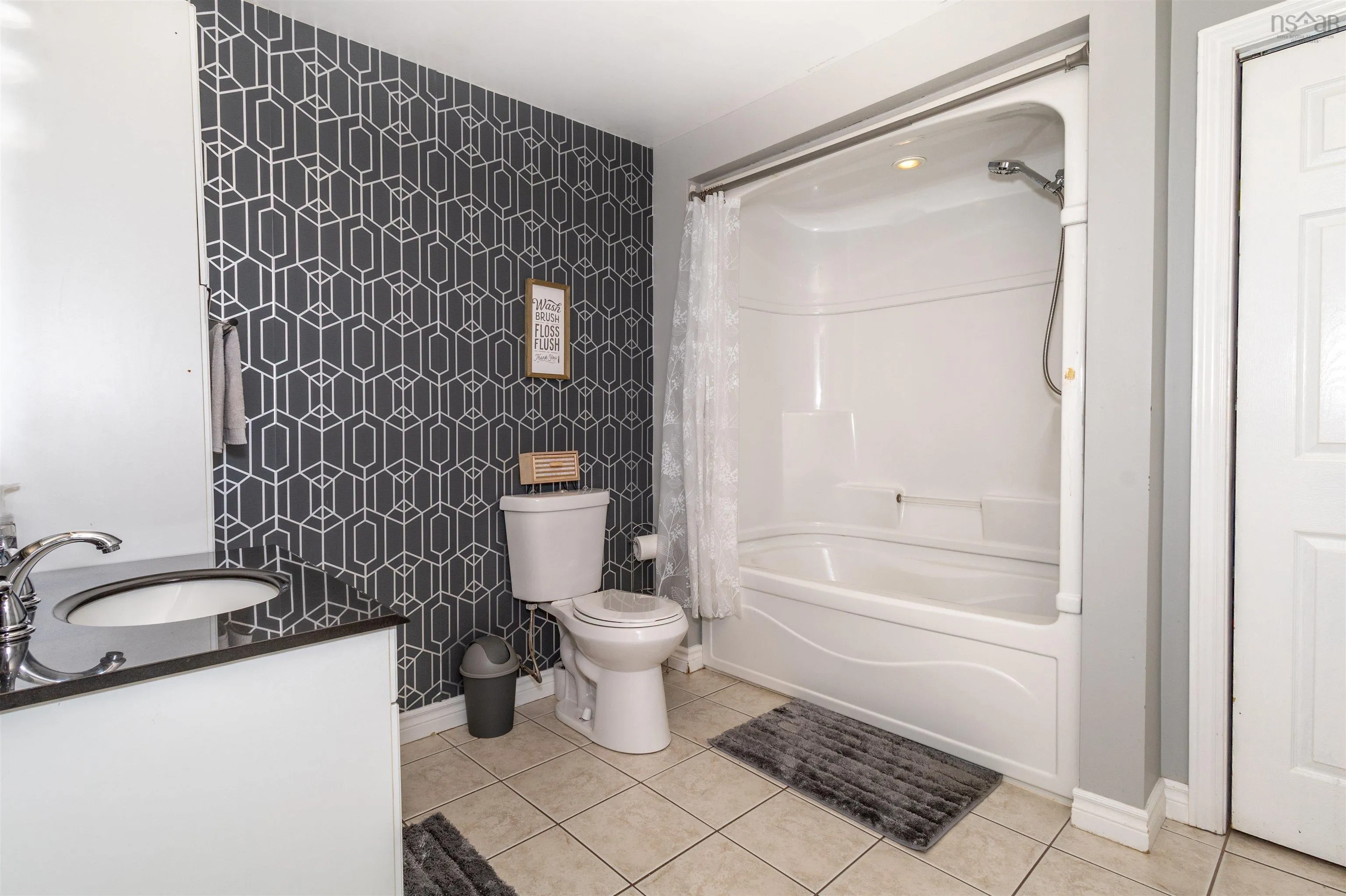56 Centre Avenue, Donkin, NS B1A 6N3, 5 Bedrooms Bedrooms, ,2 BathroomsBathrooms,Residential,For Sale,Centre,202519369