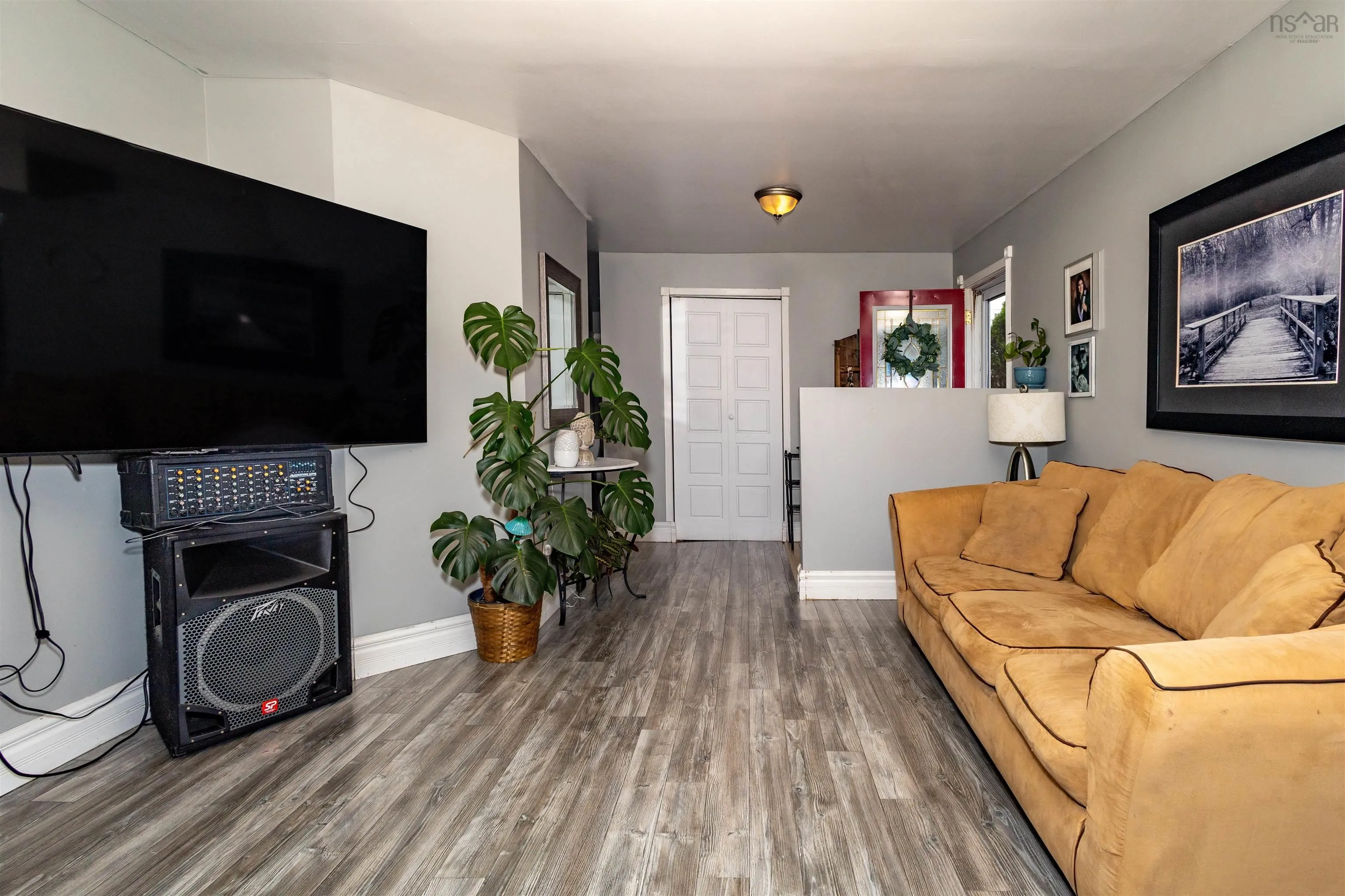 56 Centre Avenue, Donkin, NS B1A 6N3, 5 Bedrooms Bedrooms, ,2 BathroomsBathrooms,Residential,For Sale,Centre,202519369