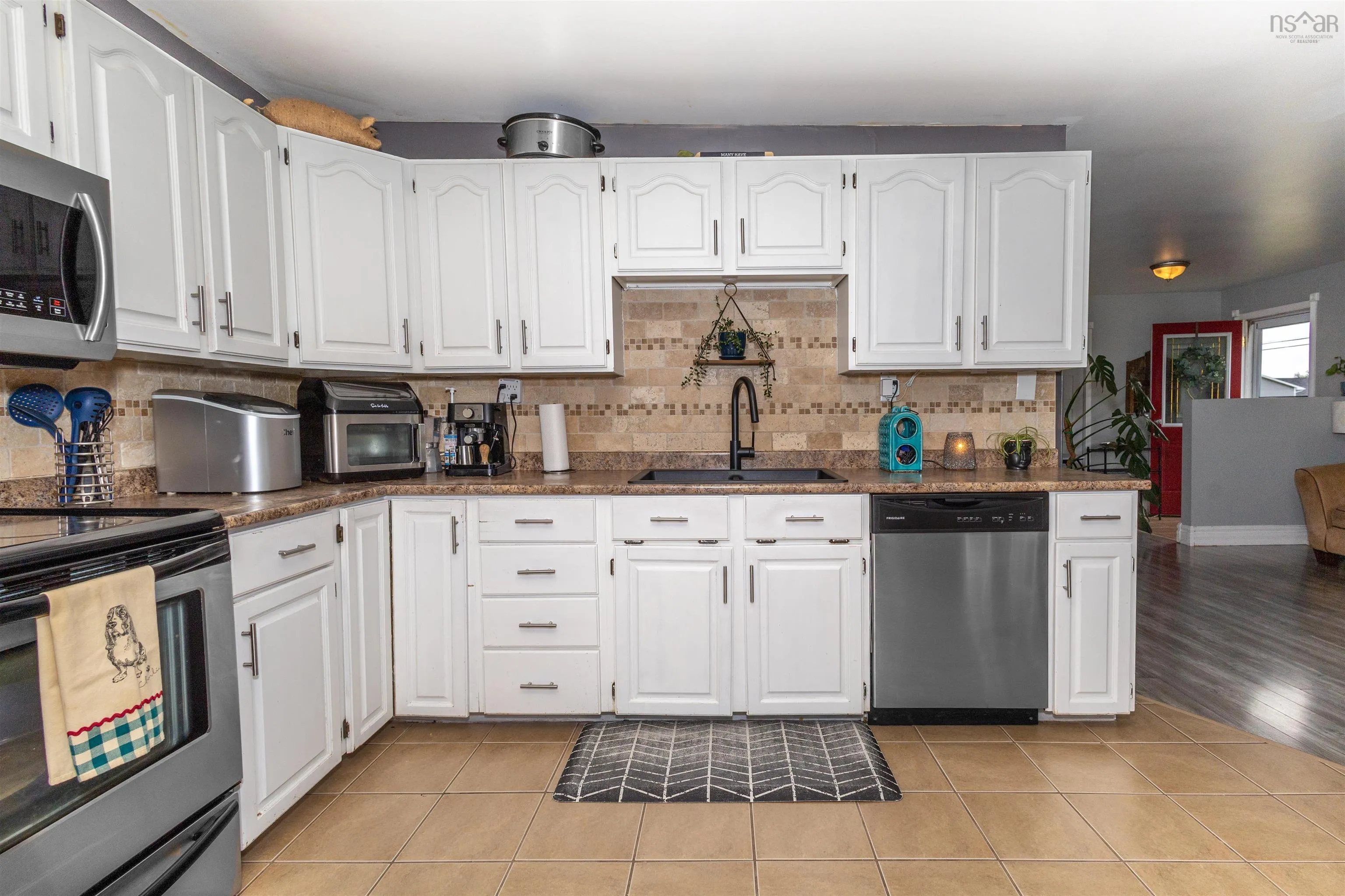56 Centre Avenue, Donkin, NS B1A 6N3, 5 Bedrooms Bedrooms, ,2 BathroomsBathrooms,Residential,For Sale,Centre,202519369