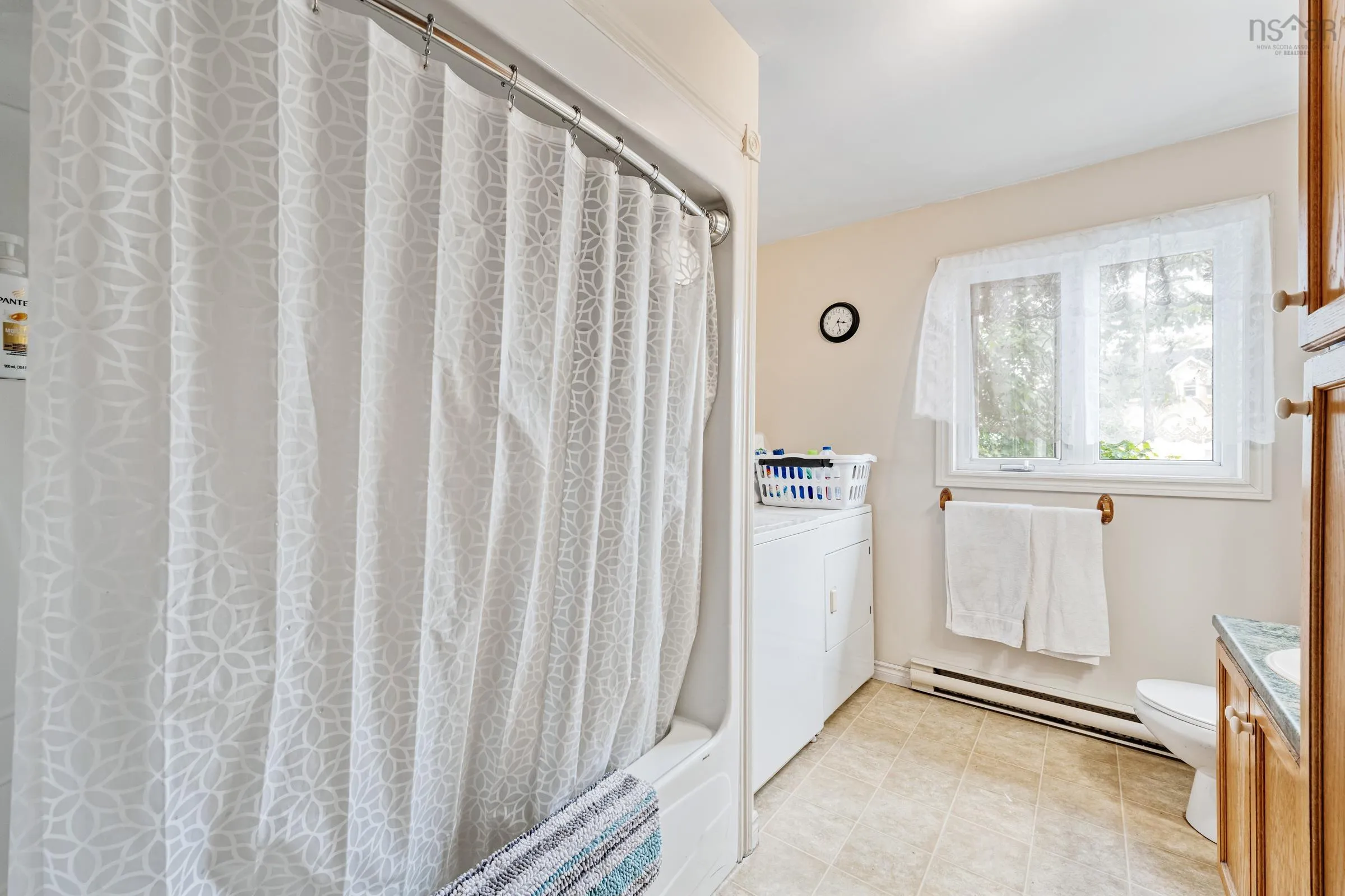 377 Pleasant Street, Yarmouth, NS B5A 4H5, 4 Bedrooms Bedrooms, ,3 BathroomsBathrooms,Residential,For Sale,Pleasant,202521531