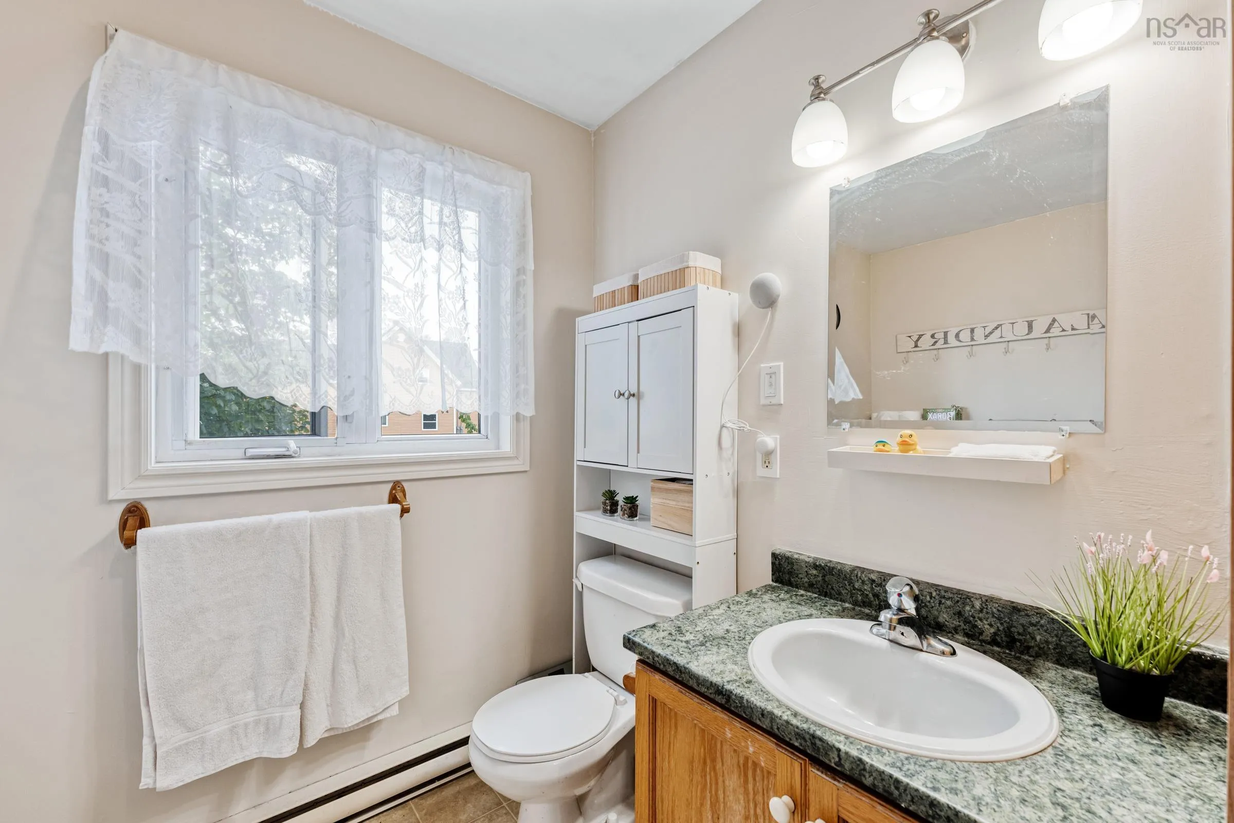 377 Pleasant Street, Yarmouth, NS B5A 4H5, 4 Bedrooms Bedrooms, ,3 BathroomsBathrooms,Residential,For Sale,Pleasant,202521531