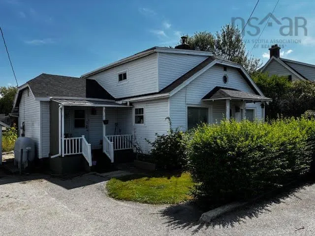 672 Highway 1, Hebron, NS B5A 5A3, 2 Bedrooms Bedrooms, ,1 BathroomBathrooms,Residential,For Sale,Highway 1,202522117