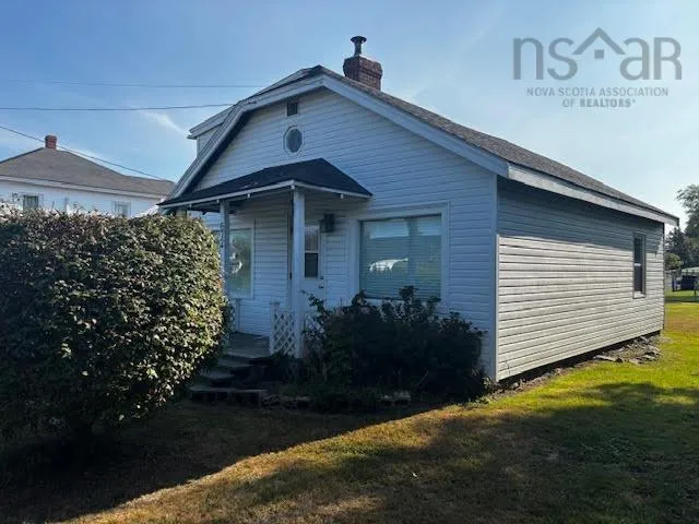 672 Highway 1, Hebron, NS B5A 5A3, 2 Bedrooms Bedrooms, ,1 BathroomBathrooms,Residential,For Sale,Highway 1,202522117