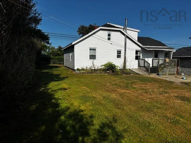 672 Highway 1, Hebron, NS B5A 5A3, 2 Bedrooms Bedrooms, ,1 BathroomBathrooms,Residential,For Sale,Highway 1,202522117