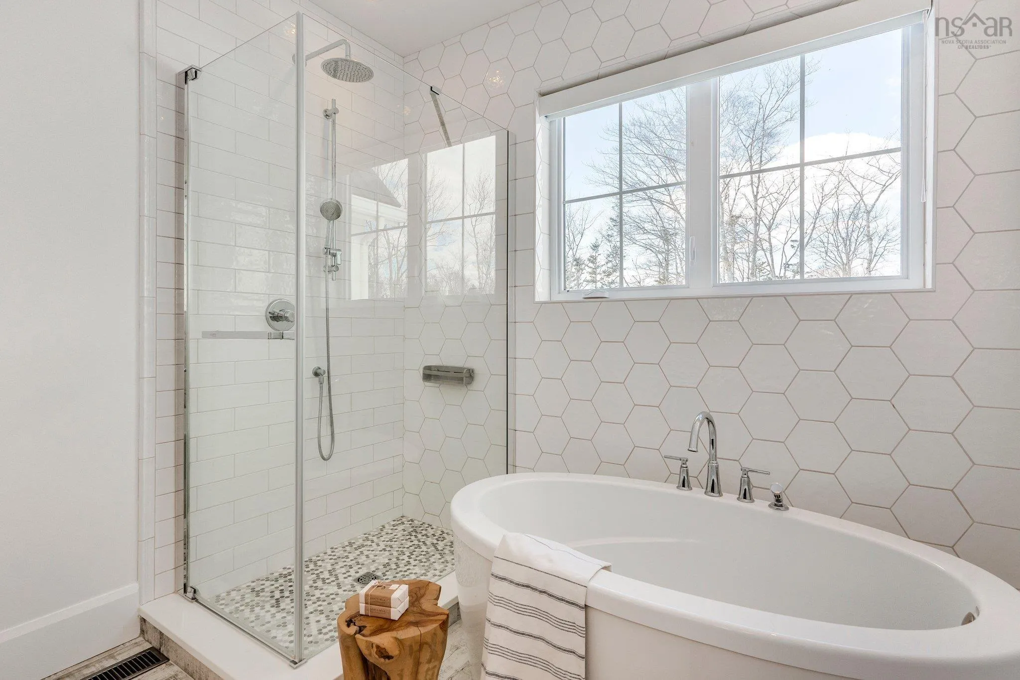 1006 Mccabe Lake Drive, Middle Sackville Ns B4e 0p4, 4 Bedrooms Bedrooms, ,5 BathroomsBathrooms,Residential,For Sale,Mccabe Lake Drive,202503675