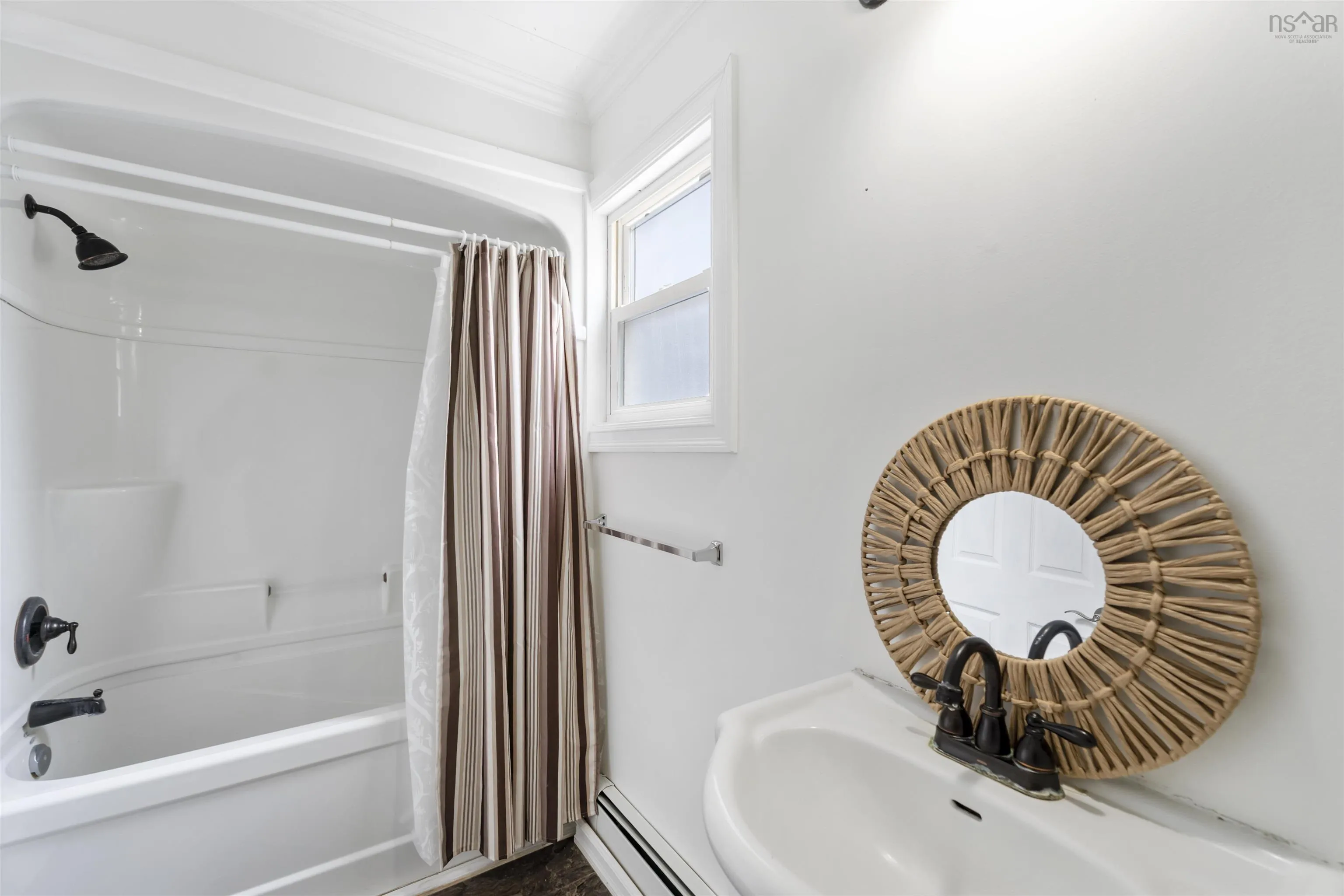 9 Shore Road, Digby, NS B0V 1A0, 3 Bedrooms Bedrooms, ,2 BathroomsBathrooms,Residential,For Sale,Shore,202513351