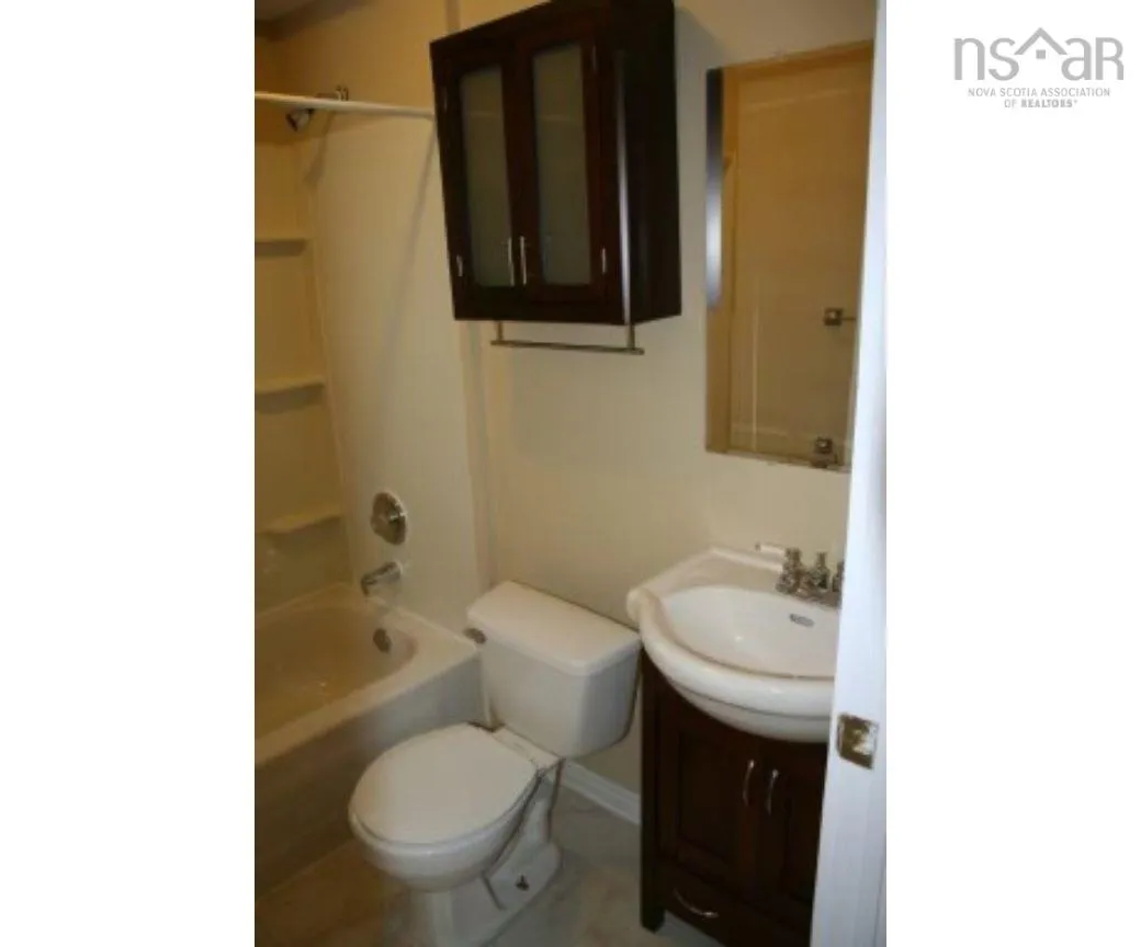 27 Prince Albert Road, Dartmouth Ns B2y 1l8, 6 Bedrooms Bedrooms, ,Residential Income,For Sale,Prince Albert,202504628