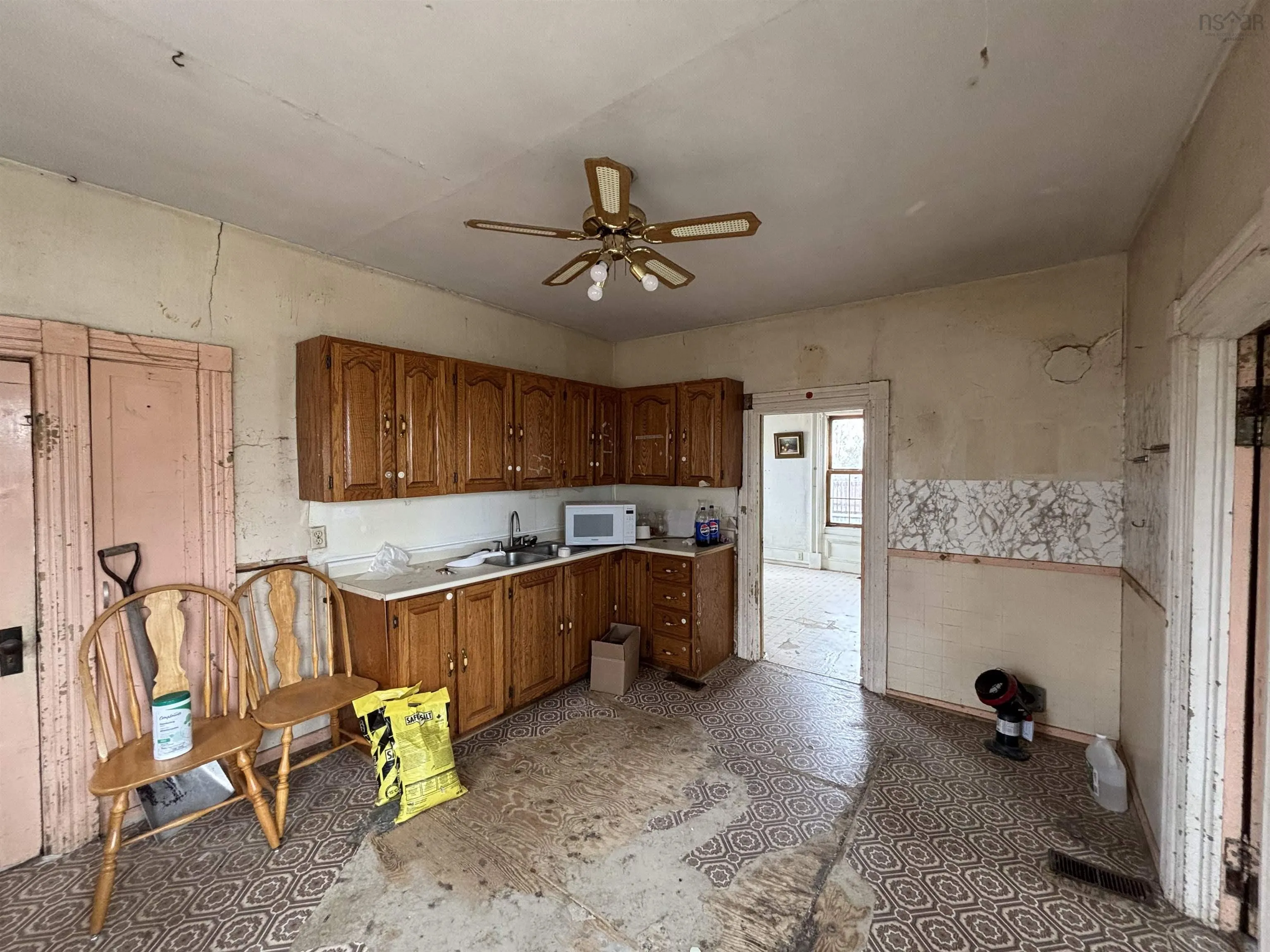 195 Lawrence Street, Lunenburg Ns B0j 2c0, 3 Bedrooms Bedrooms, ,1 BathroomBathrooms,Residential,For Sale,Lawrence,202505855