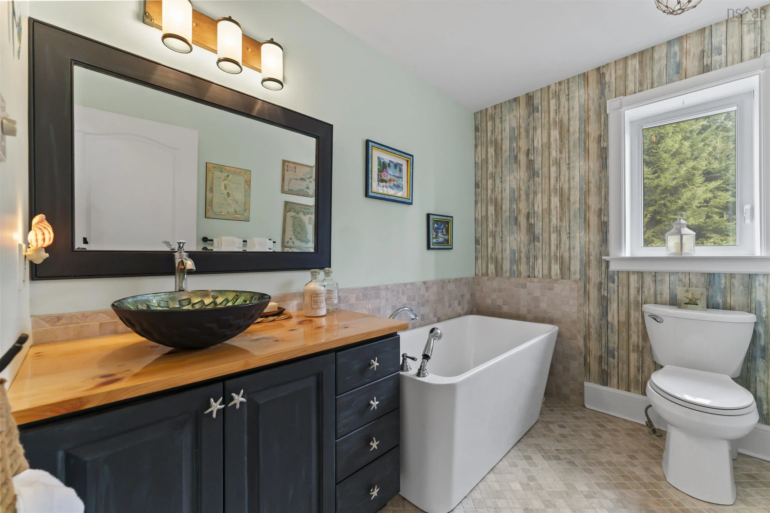 243 Queen St, Chester Ns B0j 1j0, 4 Bedrooms Bedrooms, ,3 BathroomsBathrooms,Residential,For Sale,Queen St,202510740