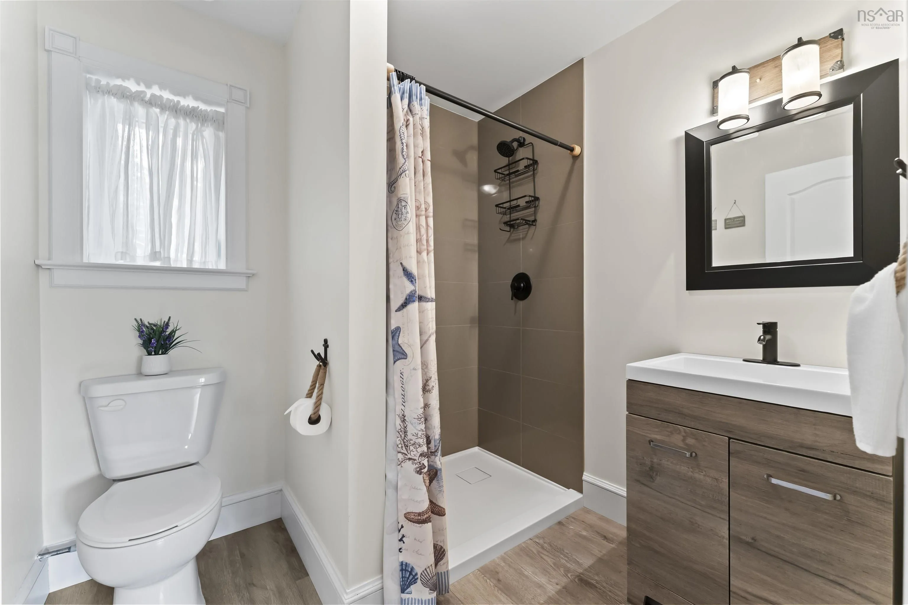 243 Queen St, Chester Ns B0j 1j0, 4 Bedrooms Bedrooms, ,3 BathroomsBathrooms,Residential,For Sale,Queen St,202510740