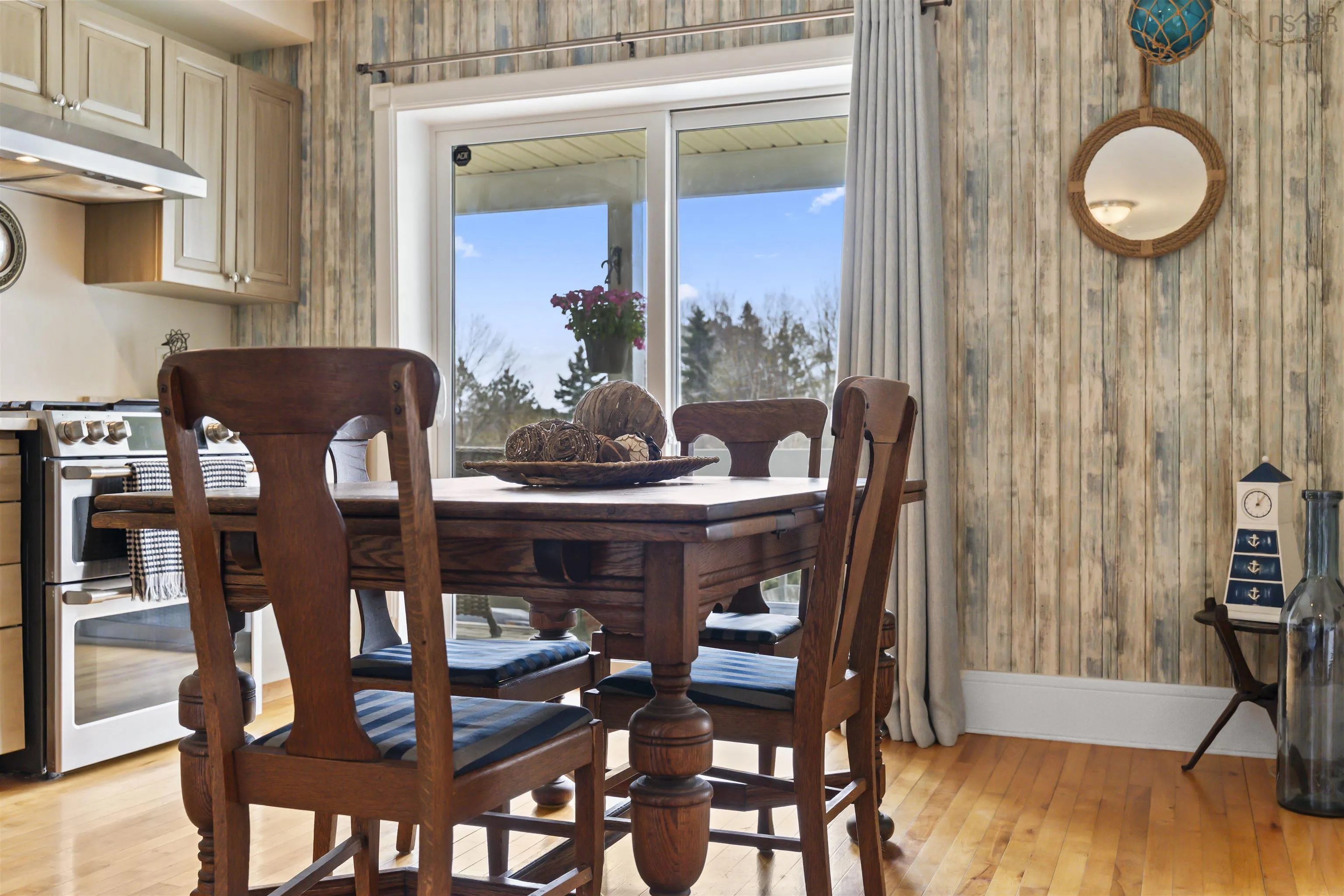 243 Queen St, Chester Ns B0j 1j0, 4 Bedrooms Bedrooms, ,3 BathroomsBathrooms,Residential,For Sale,Queen St,202510740