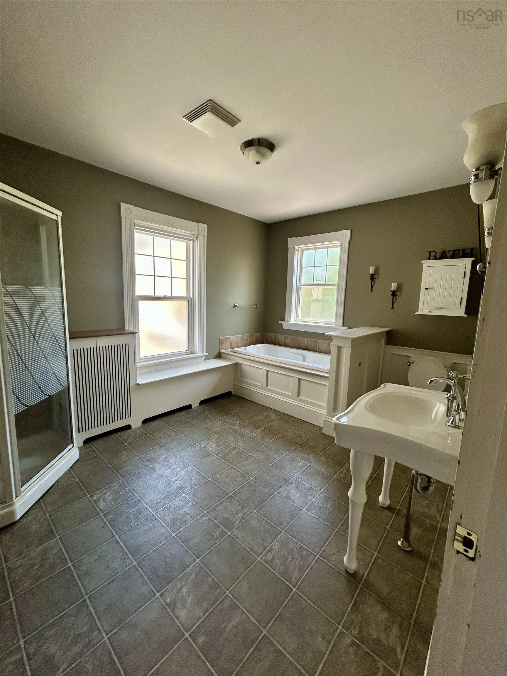 346 Townsend St., Sydney, NS B1P 5G2, 4 Bedrooms Bedrooms, ,2 BathroomsBathrooms,Residential,For Sale,Townsend St.,202521049