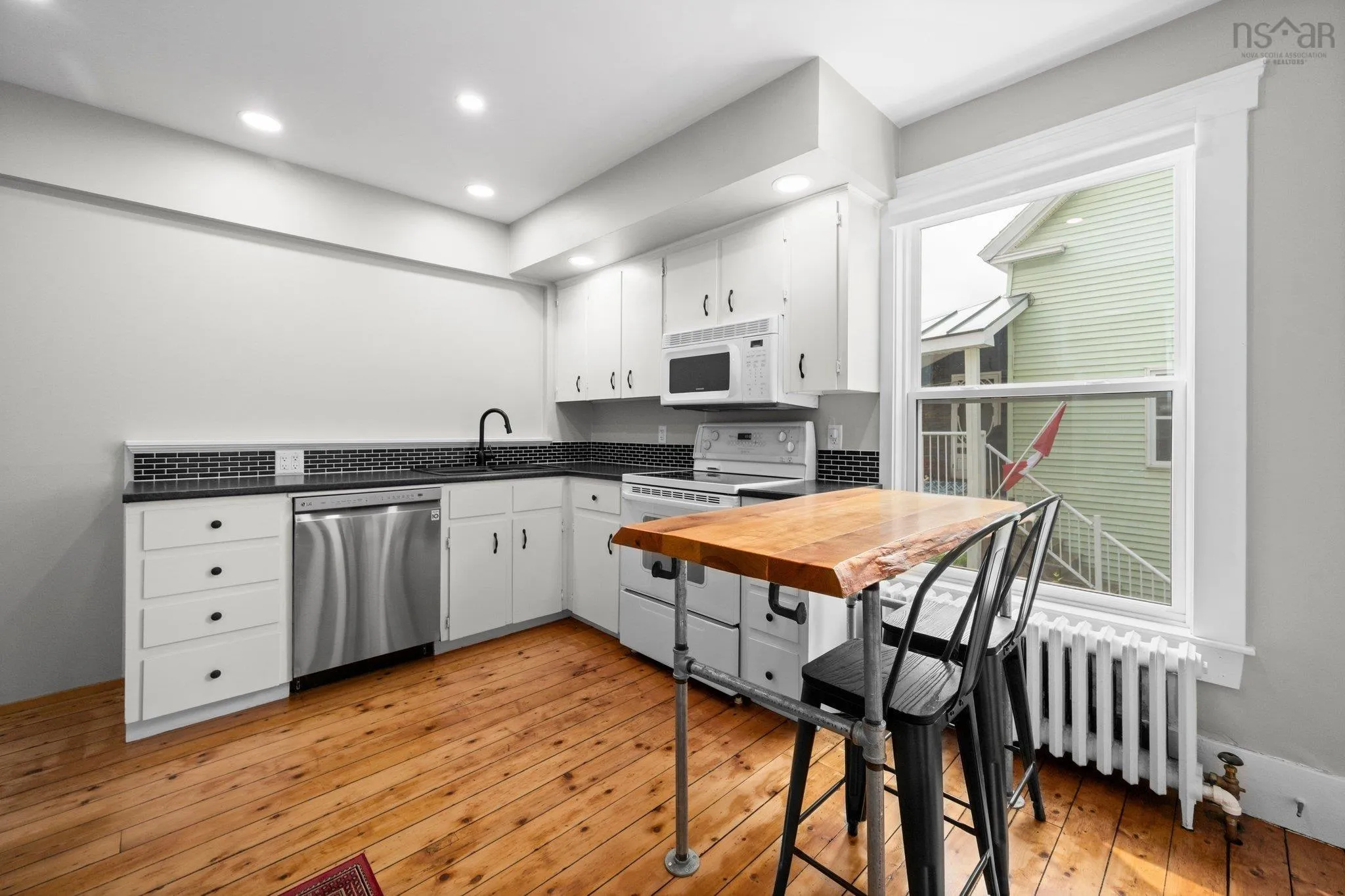 689 King Street, Windsor, NS B0N 2T0, ,Residential Income,For Sale,King Street,202518885