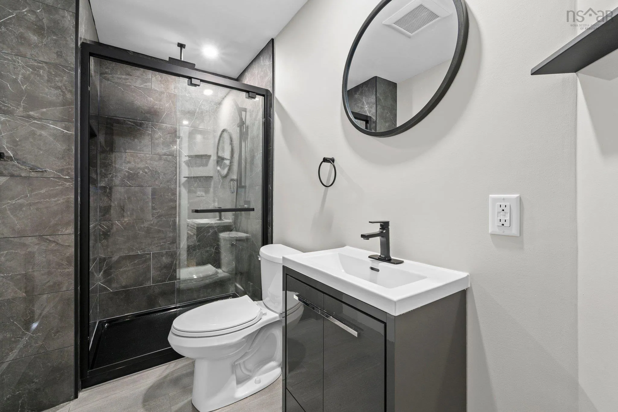 689 King Street, Windsor, NS B0N 2T0, ,Residential Income,For Sale,King Street,202518885