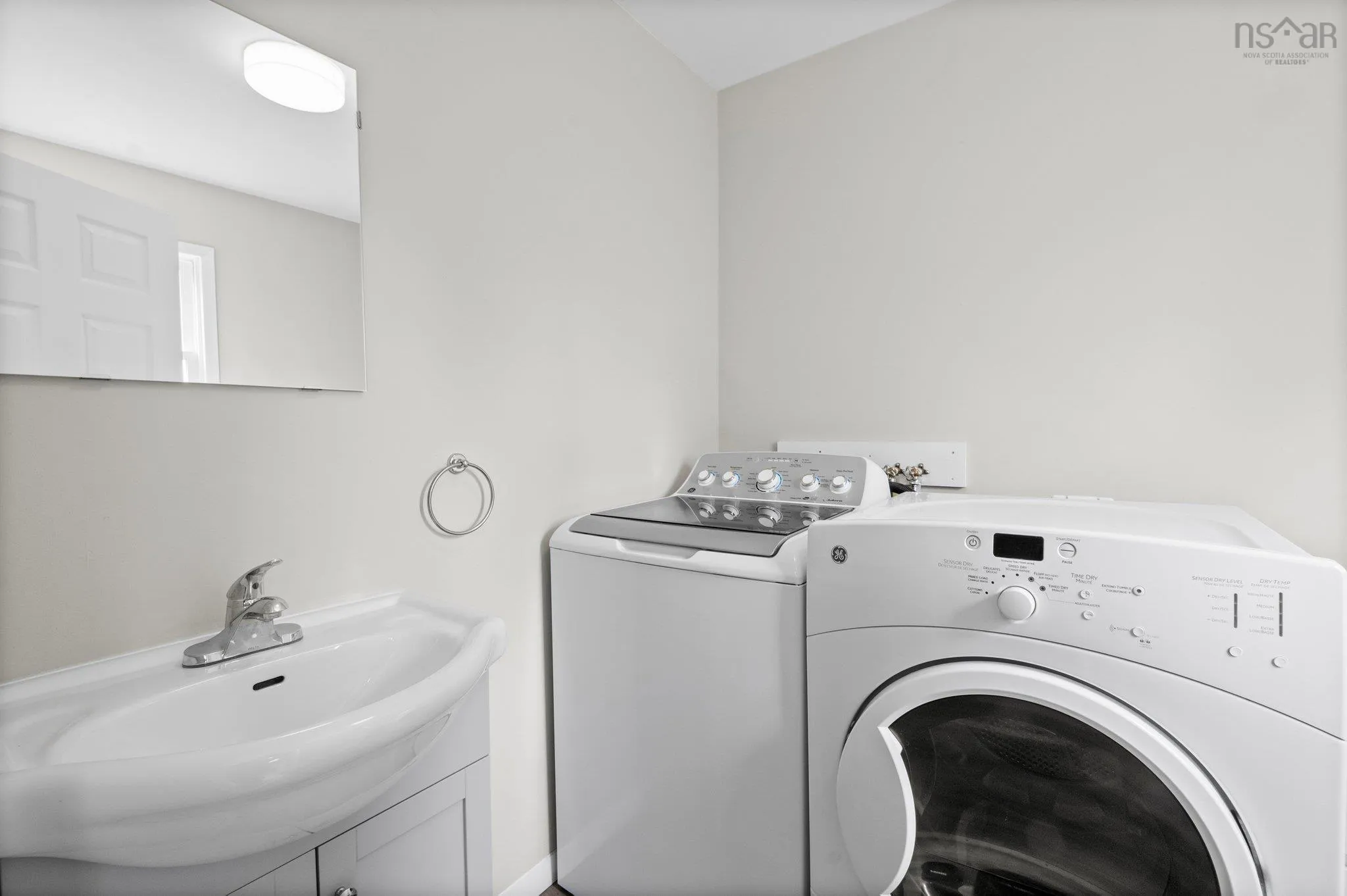 689 King Street, Windsor, NS B0N 2T0, ,Residential Income,For Sale,King Street,202518885