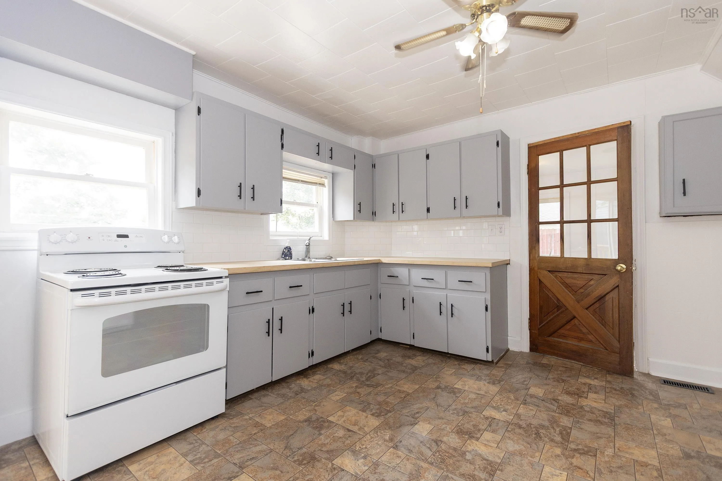 21 Mechanic Street, Springhill, NS B0M 1X0, 3 Bedrooms Bedrooms, ,2 BathroomsBathrooms,Residential,For Sale,Mechanic,202523358