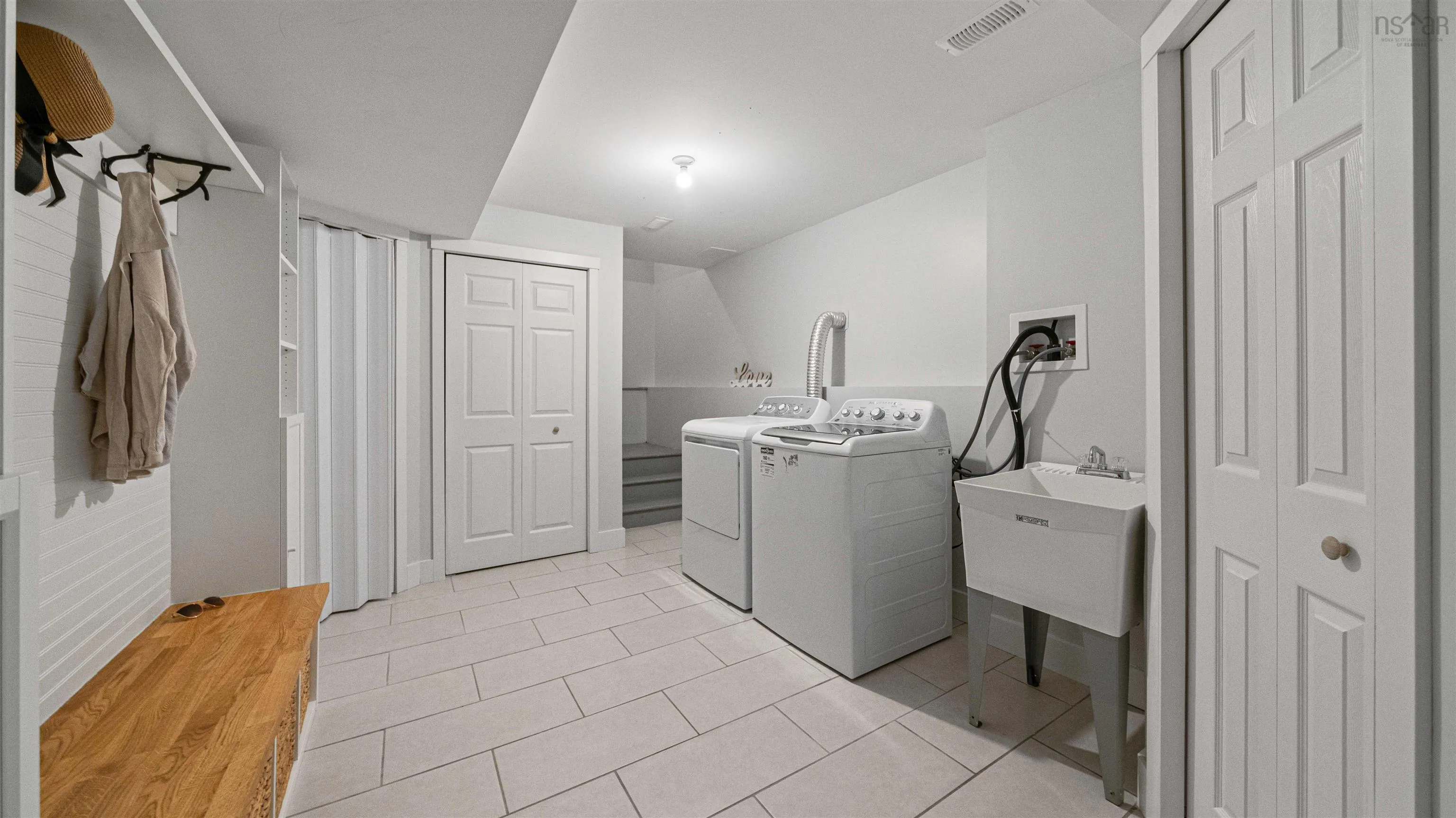 6 Norman Boulevard, Hammonds Plains, NS B4B 1N5, 4 Bedrooms Bedrooms, ,2 BathroomsBathrooms,Residential,For Sale,Norman,202519156