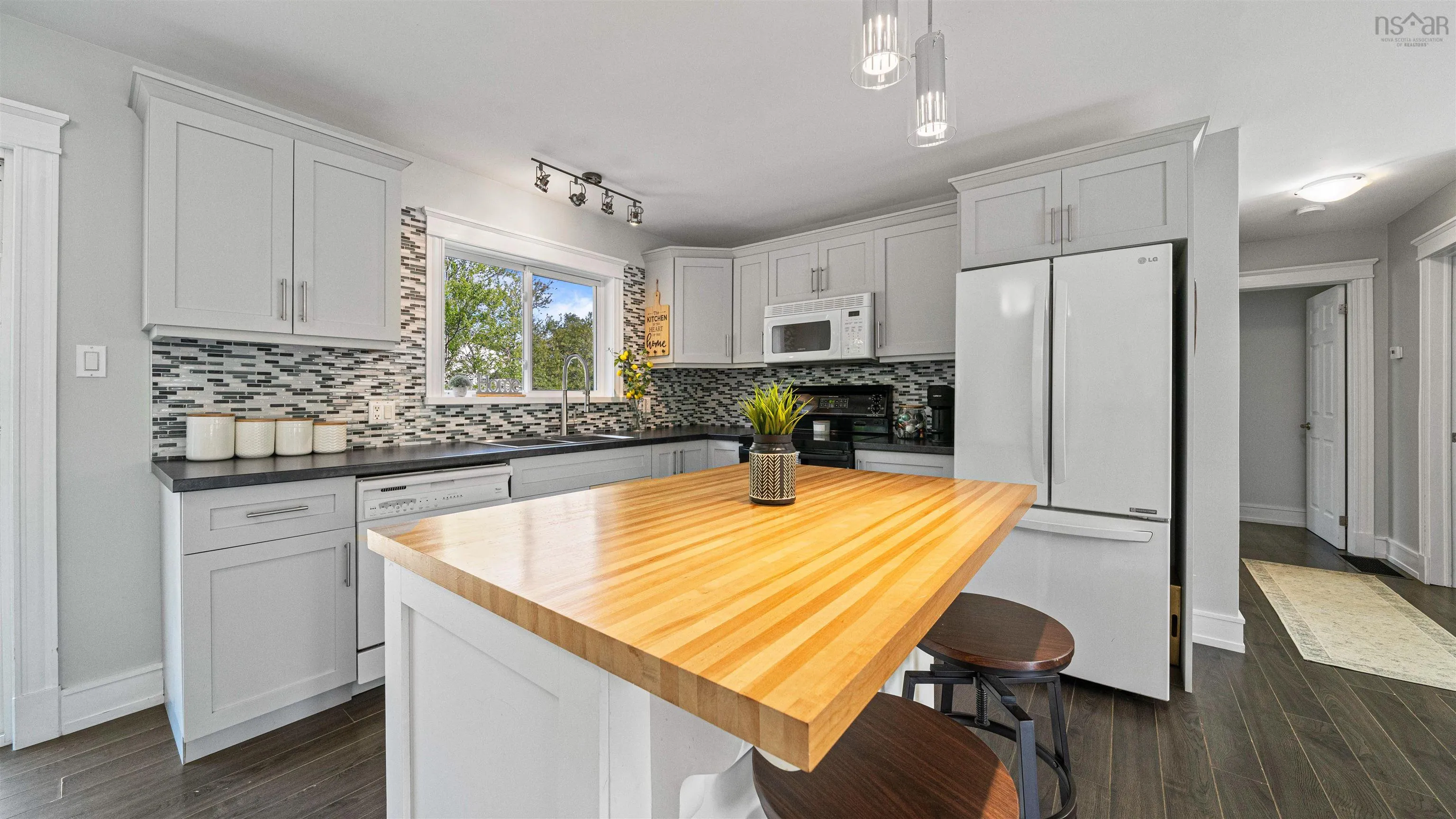 6 Norman Boulevard, Hammonds Plains, NS B4B 1N5, 4 Bedrooms Bedrooms, ,2 BathroomsBathrooms,Residential,For Sale,Norman,202519156