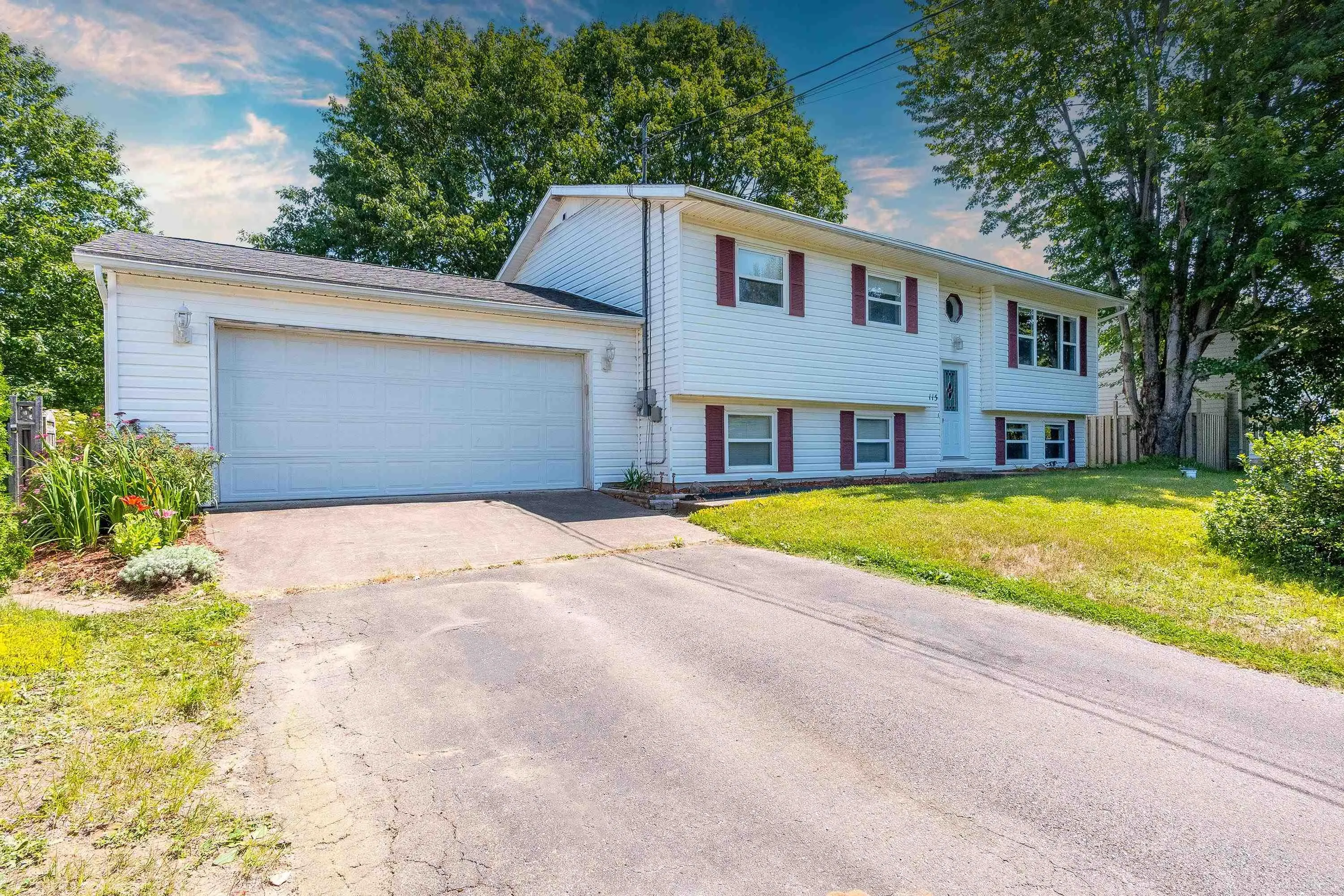 115 Sunset Drive, Kingston, NS B0P 1R0, 3 Bedrooms Bedrooms, ,2 BathroomsBathrooms,Residential,For Sale,Sunset,202517762