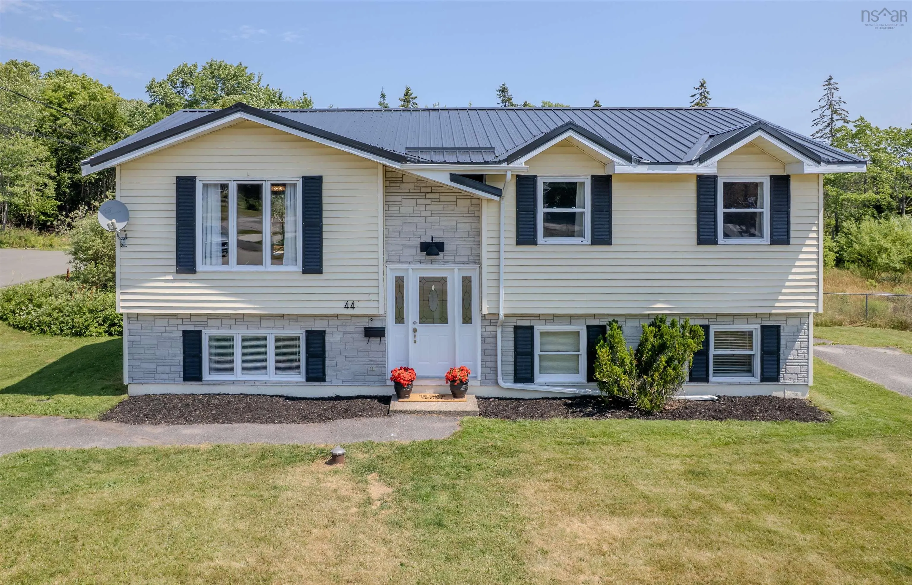 42-44 Daley Drive, Coxheath, NS B1R 2J4, 5 Bedrooms Bedrooms, ,2 BathroomsBathrooms,Residential,For Sale,Daley,202519161