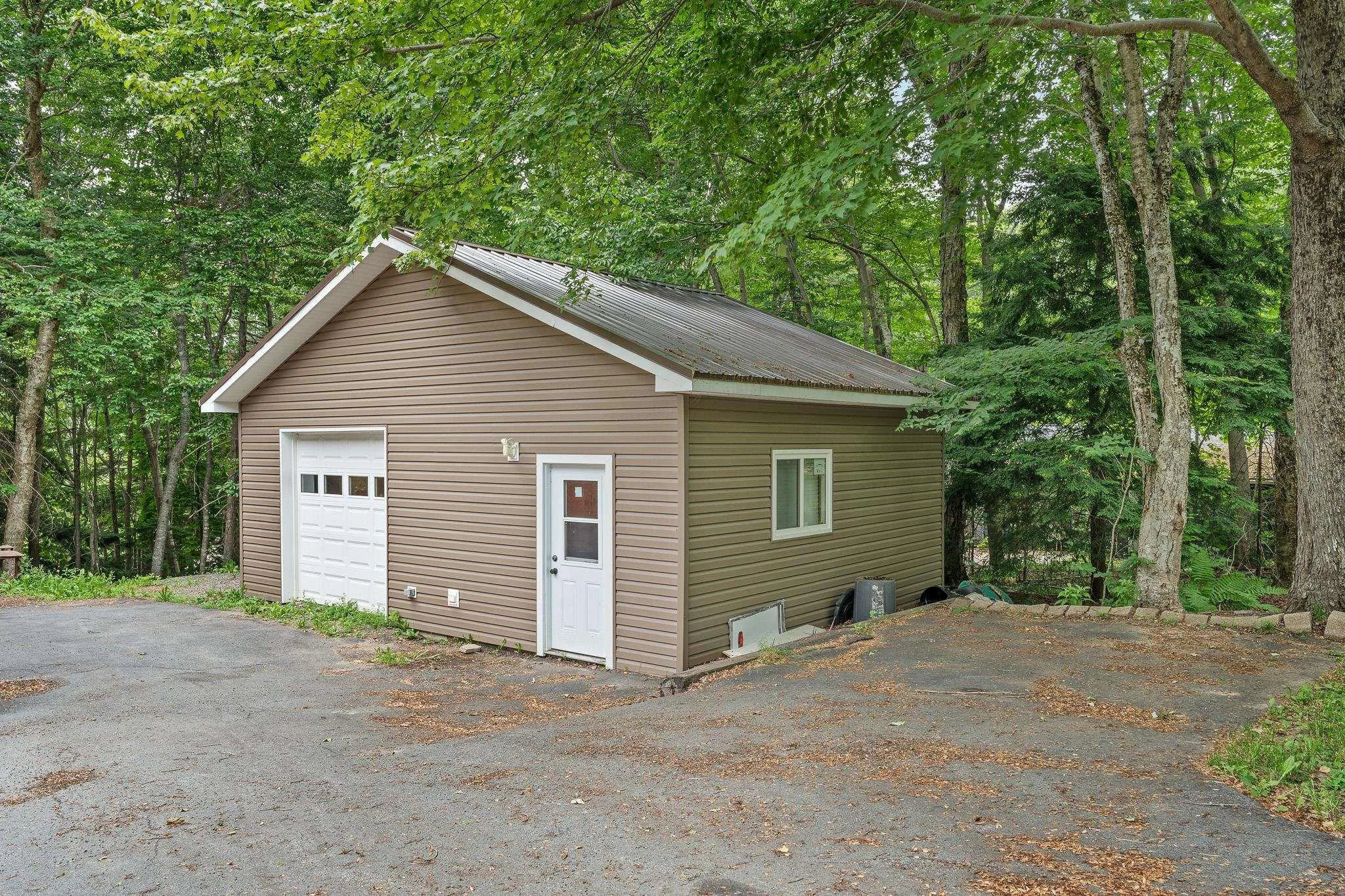 239 Howe Avenue, Fall River, NS B2T 1H7, 4 Bedrooms Bedrooms, ,3 BathroomsBathrooms,Residential,For Sale,Howe,202516405