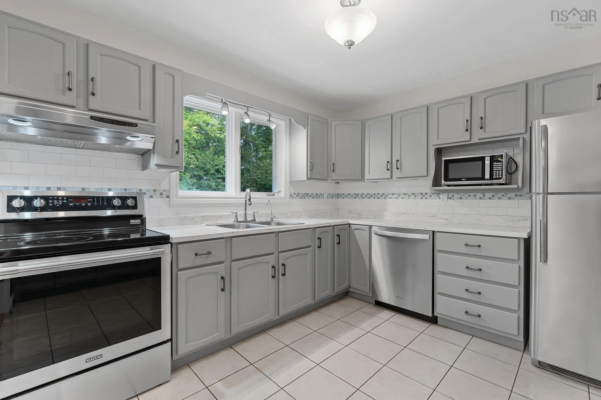 239 Howe Avenue, Fall River, NS B2T 1H7, 4 Bedrooms Bedrooms, ,3 BathroomsBathrooms,Residential,For Sale,Howe,202516405