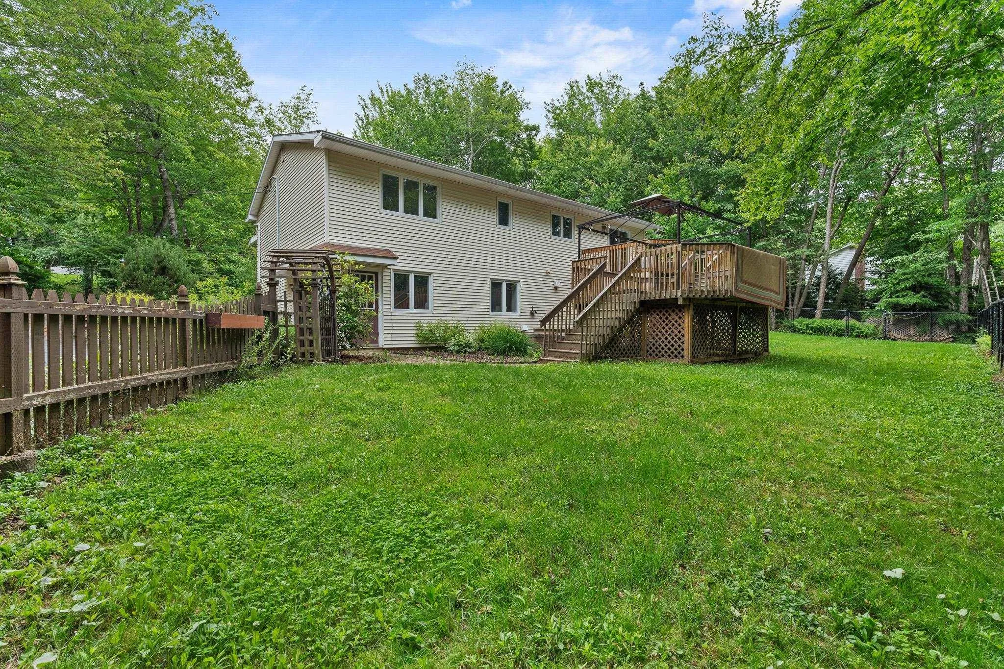 239 Howe Avenue, Fall River, NS B2T 1H7, 4 Bedrooms Bedrooms, ,3 BathroomsBathrooms,Residential,For Sale,Howe,202516405