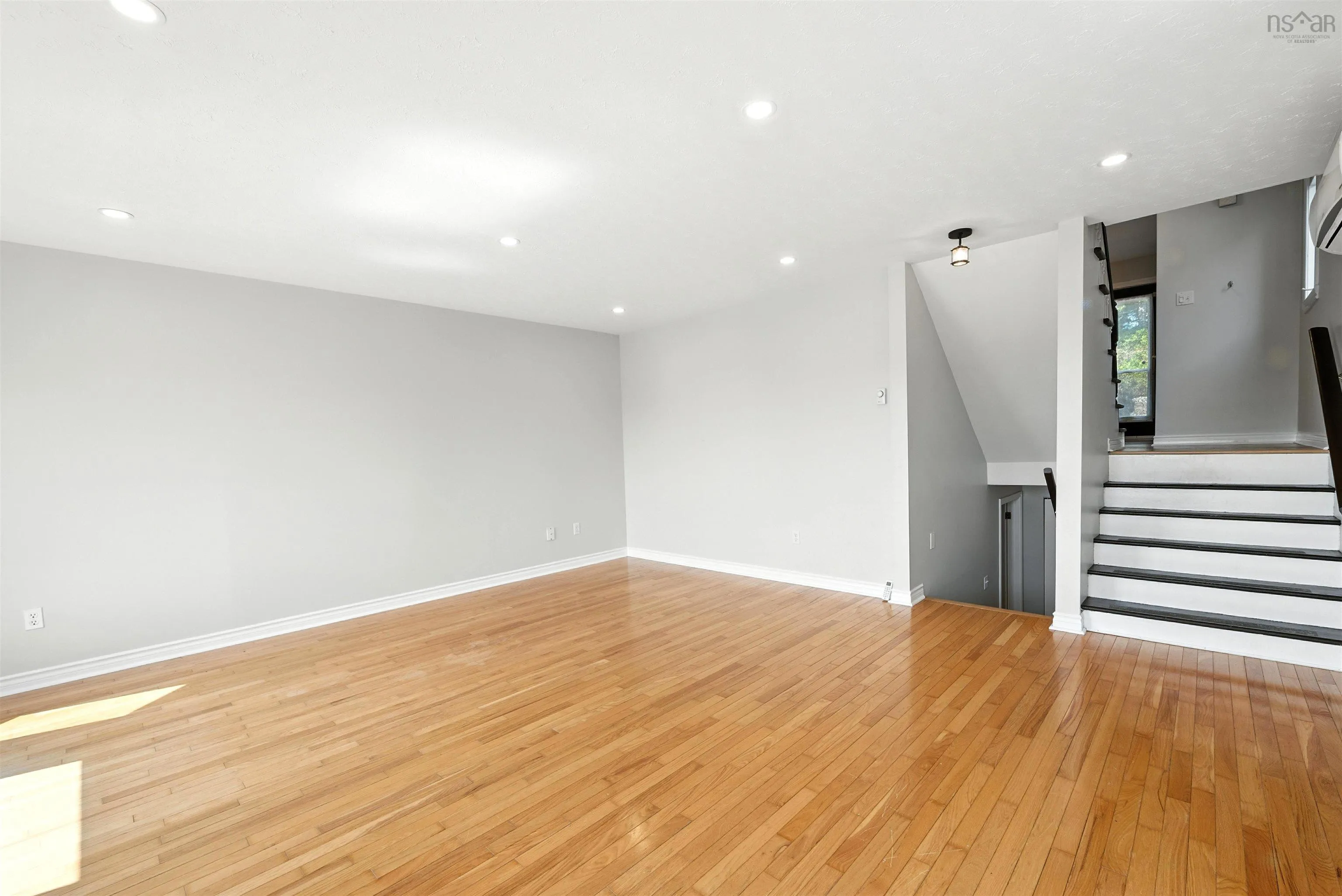 21 Lively Court, Bedford, NS B4A 3J6, 3 Bedrooms Bedrooms, ,3 BathroomsBathrooms,Residential,For Sale,Lively,202520573