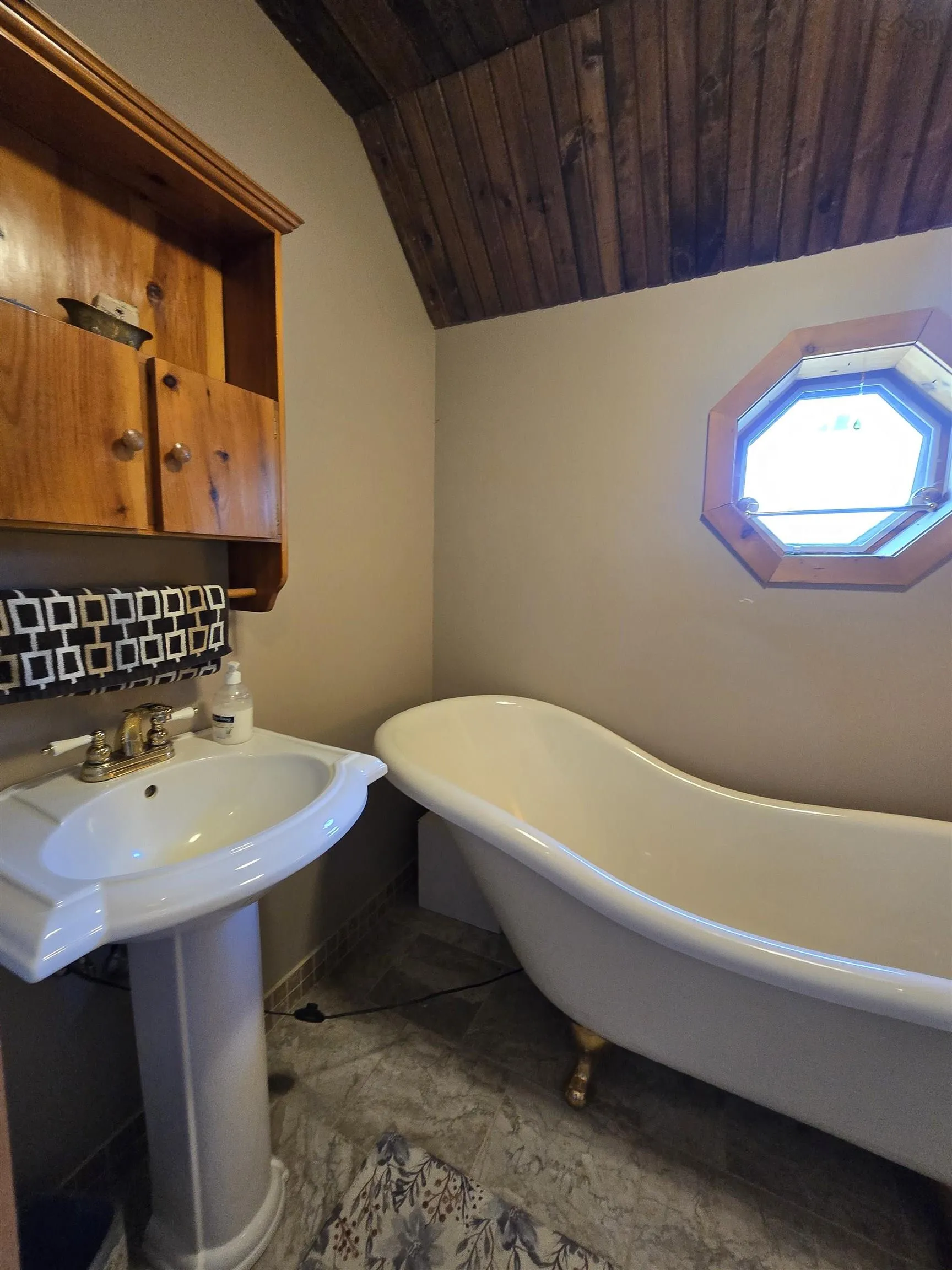 582 Highway 331, Mill Village, NS B0J 2H0, 4 Bedrooms Bedrooms, ,3 BathroomsBathrooms,Residential,For Sale,Highway 331,202521627