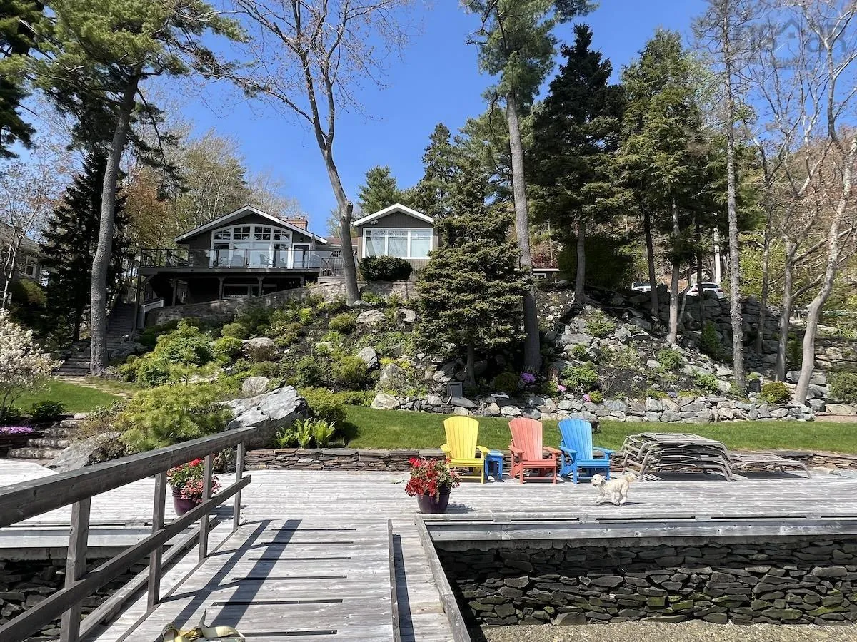 1077 Shore Drive, Bedford Ns B4a 2e6, 3 Bedrooms Bedrooms, ,3 BathroomsBathrooms,Residential,For Sale,Shore,202413677