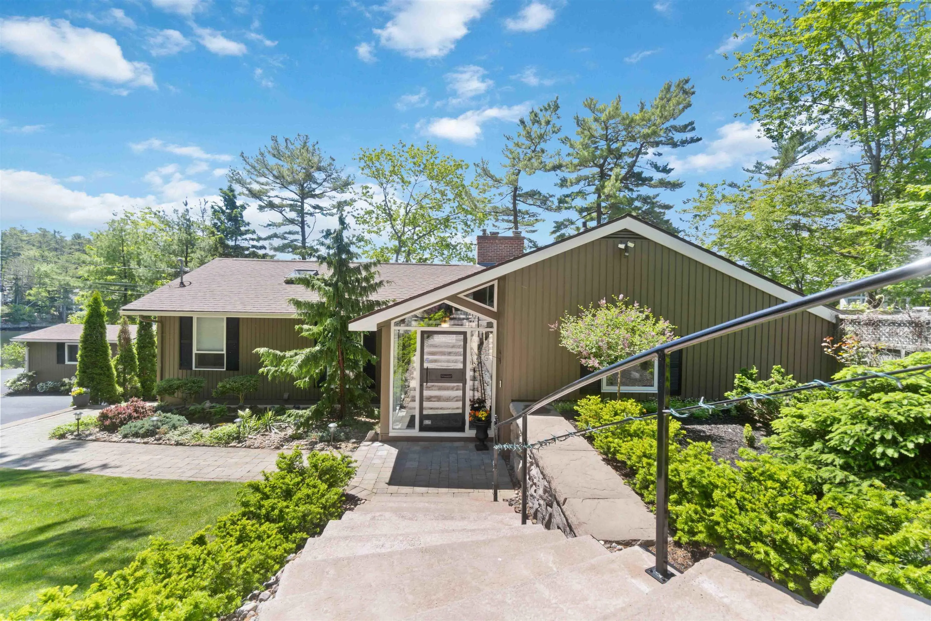 1077 Shore Drive, Bedford Ns B4a 2e6, 3 Bedrooms Bedrooms, ,3 BathroomsBathrooms,Residential,For Sale,Shore,202413677
