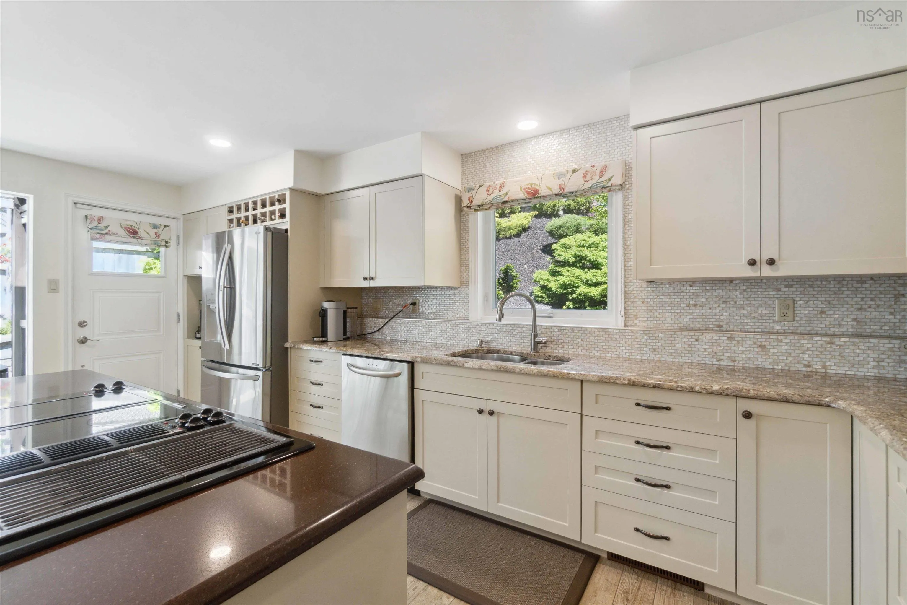 1077 Shore Drive, Bedford Ns B4a 2e6, 3 Bedrooms Bedrooms, ,3 BathroomsBathrooms,Residential,For Sale,Shore,202413677