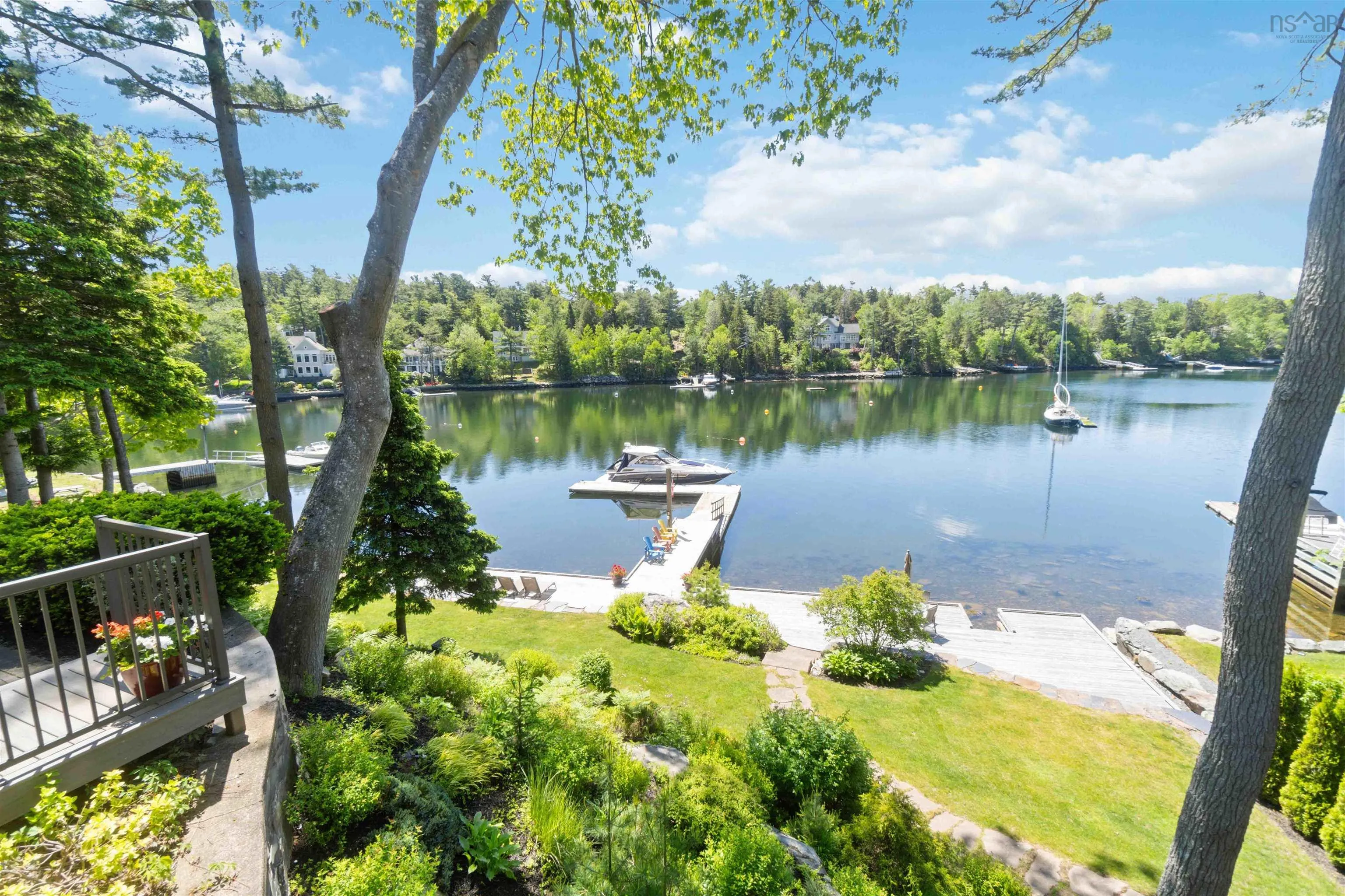 1077 Shore Drive, Bedford Ns B4a 2e6, 3 Bedrooms Bedrooms, ,3 BathroomsBathrooms,Residential,For Sale,Shore,202413677