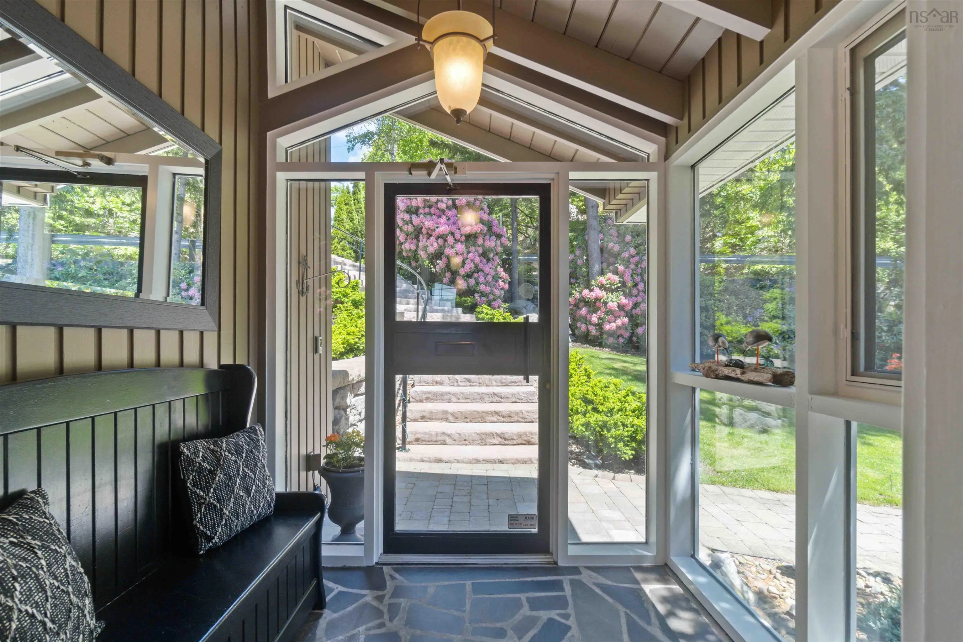 1077 Shore Drive, Bedford Ns B4a 2e6, 3 Bedrooms Bedrooms, ,3 BathroomsBathrooms,Residential,For Sale,Shore,202413677