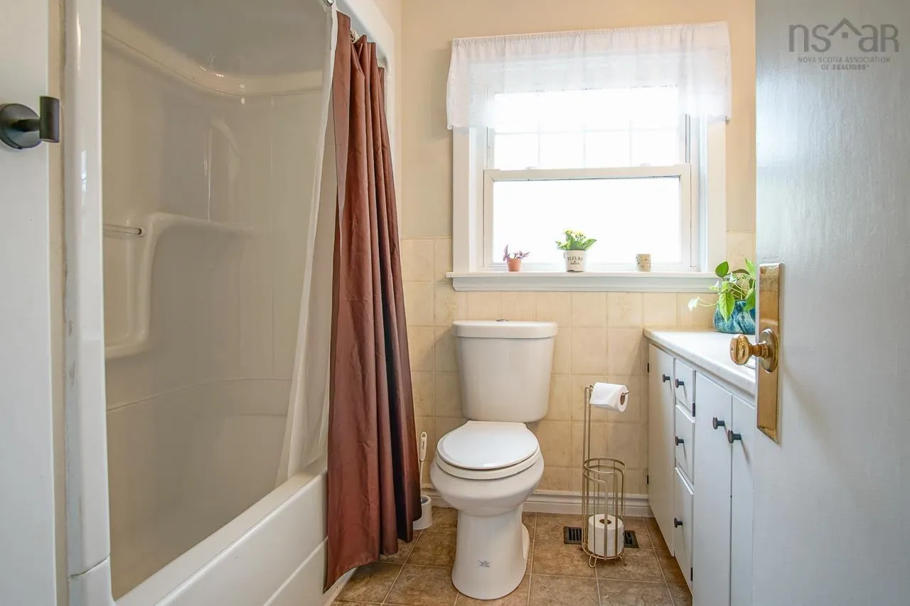 6 Comeau Avenue, Kentville, NS B4N 1P4, 4 Bedrooms Bedrooms, ,2 BathroomsBathrooms,Residential,For Sale,Comeau,202522790