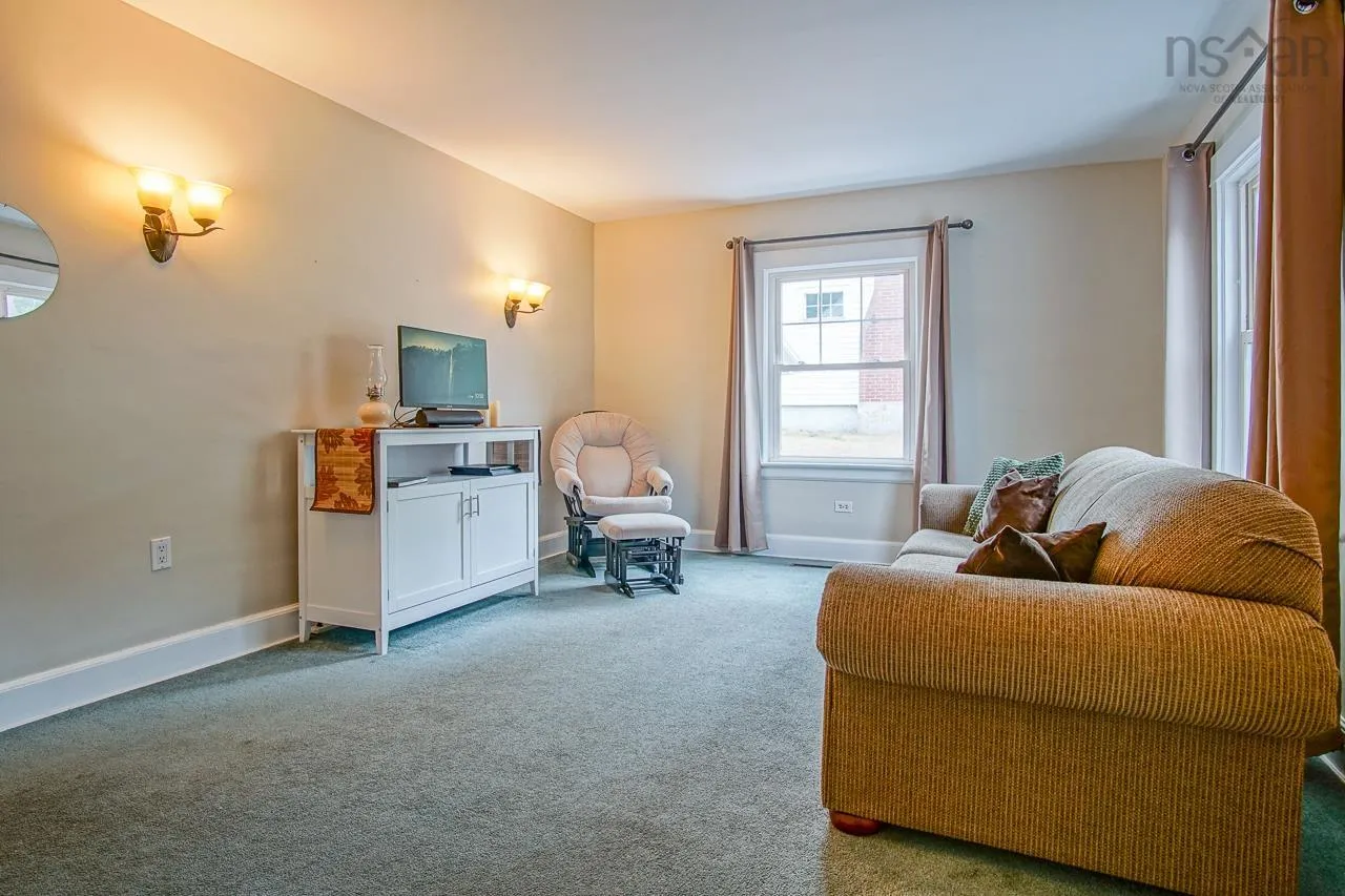 6 Comeau Avenue, Kentville, NS B4N 1P4, 4 Bedrooms Bedrooms, ,2 BathroomsBathrooms,Residential,For Sale,Comeau,202522790